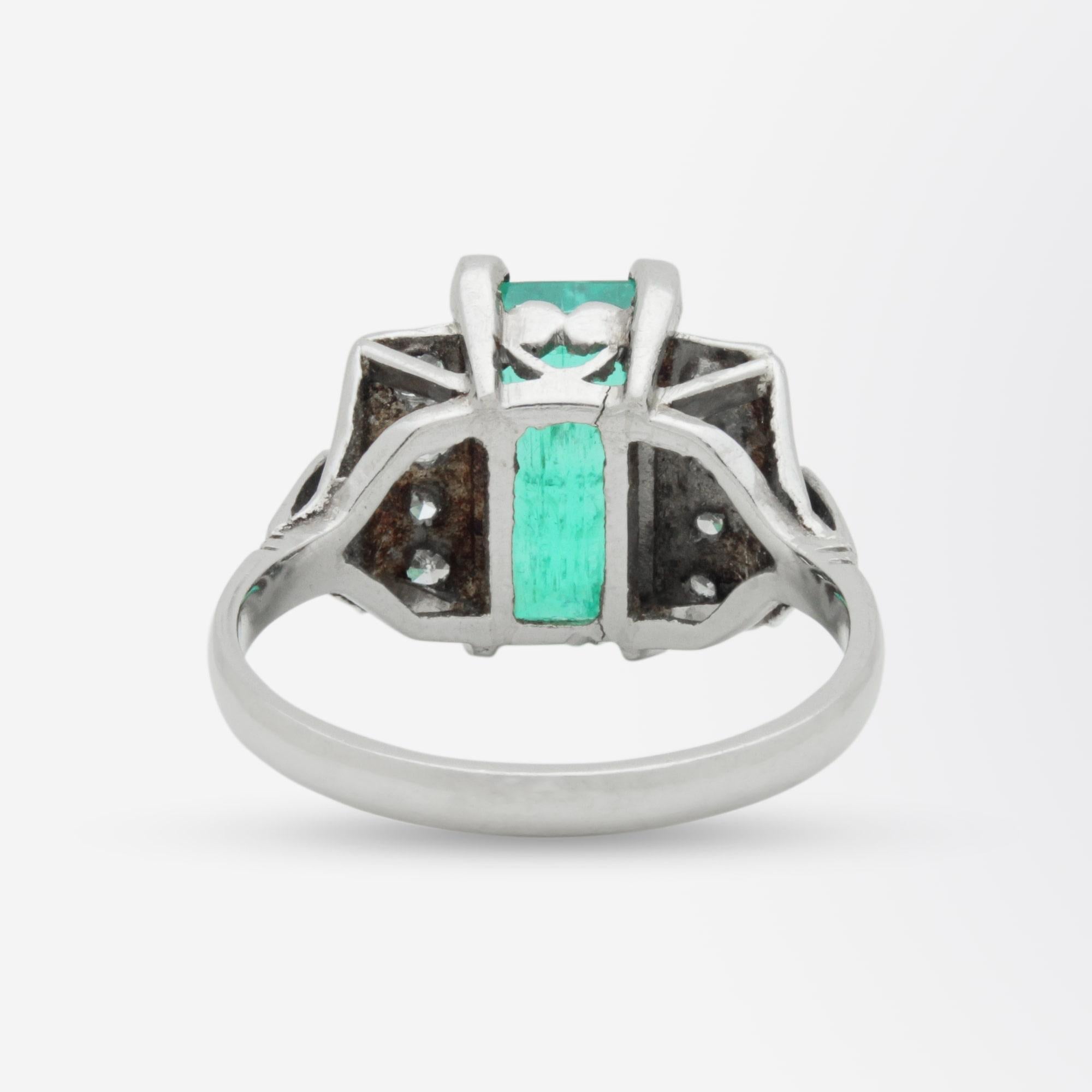 Original Art-Déco-Ring aus Platin, Smaragd und Diamant im Zustand „Gut“ im Angebot in Brisbane City, QLD