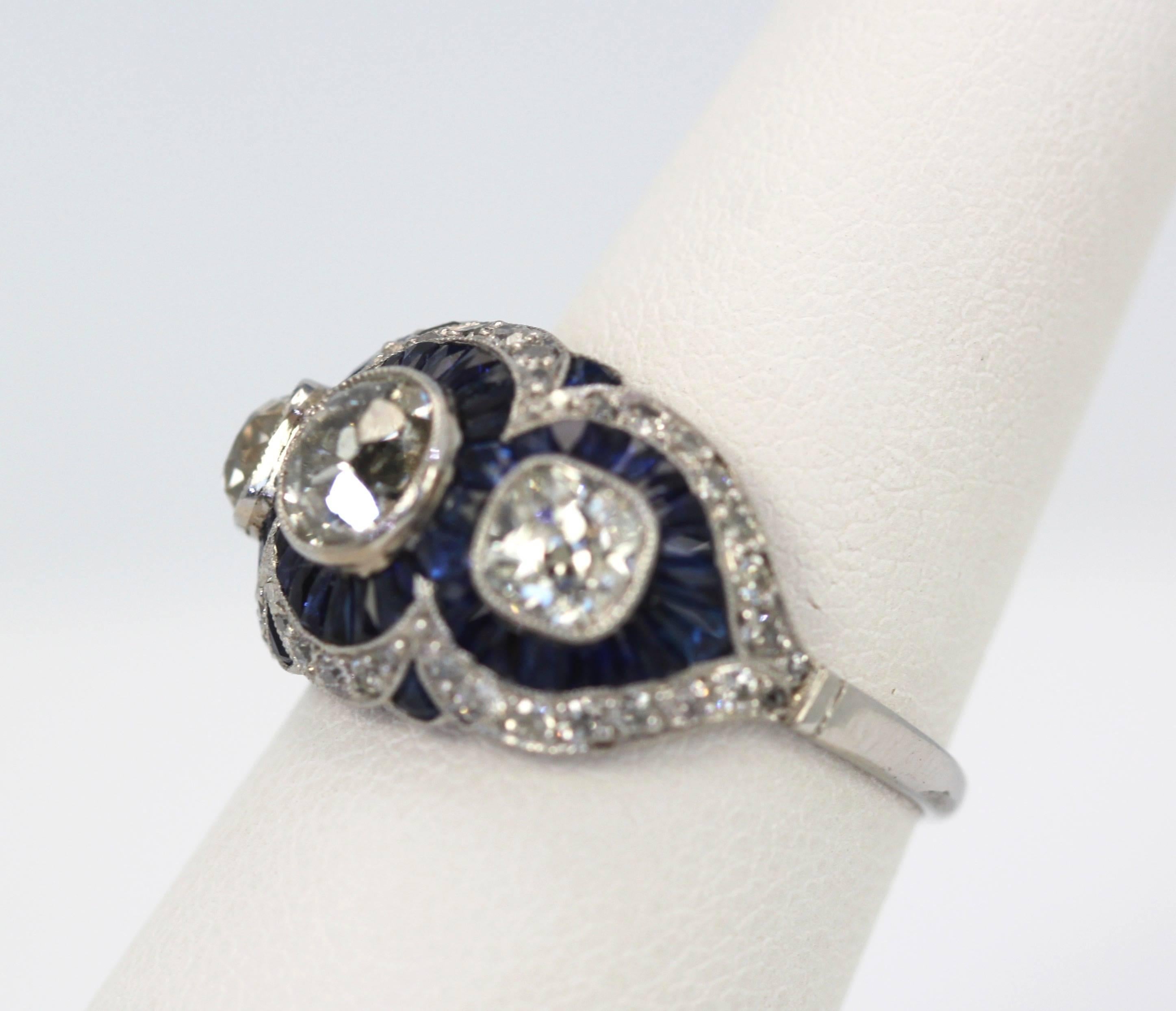 Round Cut  Sapphire Diamond Ring 3.28 Carat For Sale