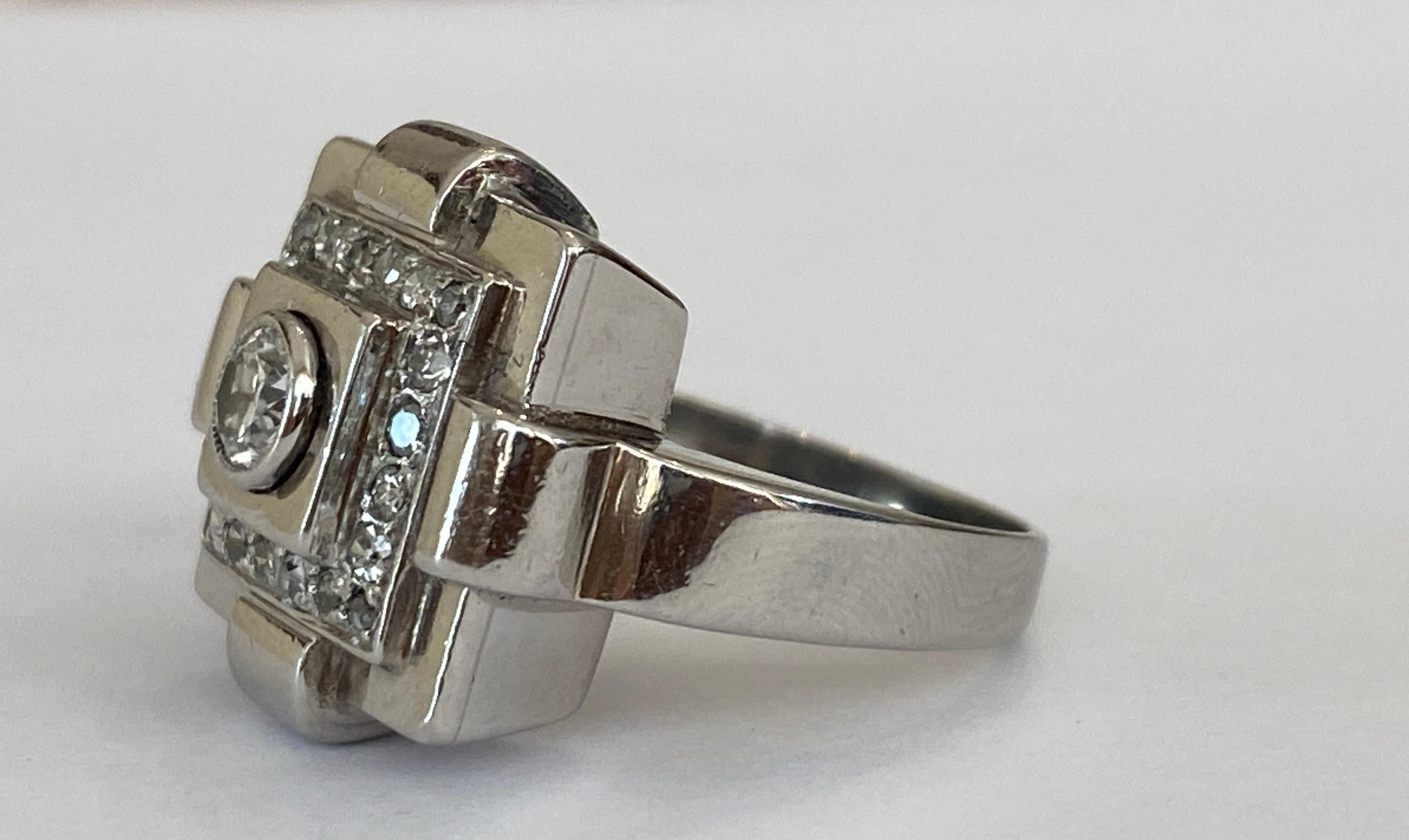 Old Mine Cut Original Art Deco Ring with Diamonds Approx 0, 40 Ct For Sale