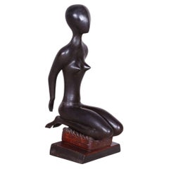 Statuette Art déco d'époque,  Bois laqué, en bon état, tchèque, années 1940
