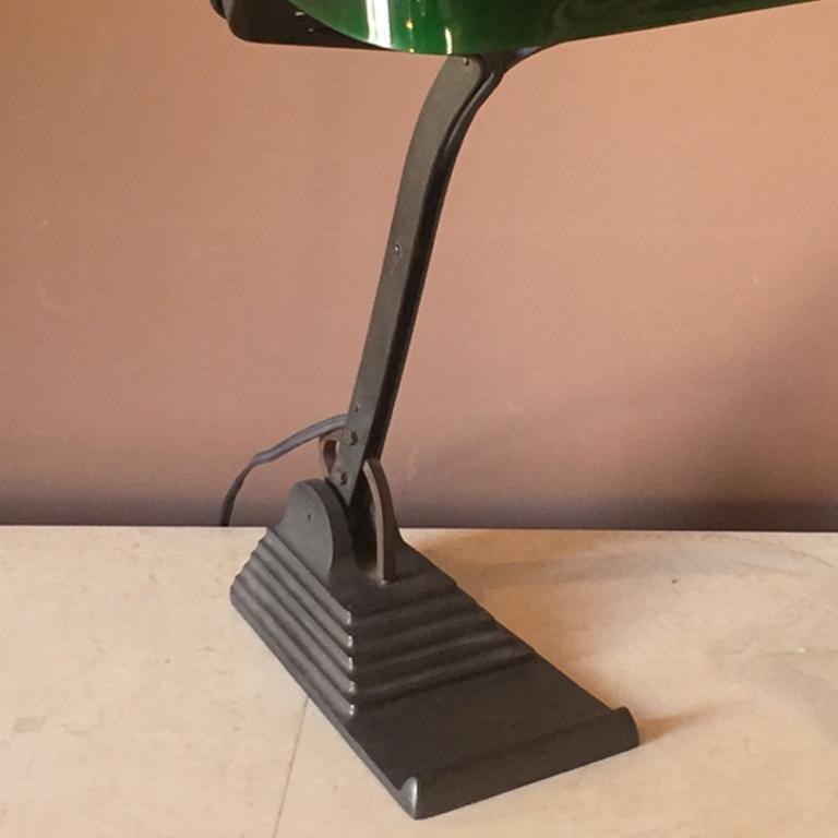 Original Art Deco Table Lamp France 1930 Green Glass and Iron Base In Excellent Condition For Sale In Milan, IT