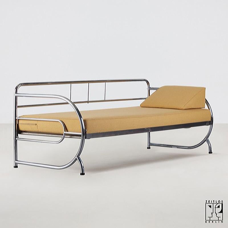 Galvanized Original Art Deco tubular steel streamline sofa cushion Design by ZEITLOS-BERLIN For Sale