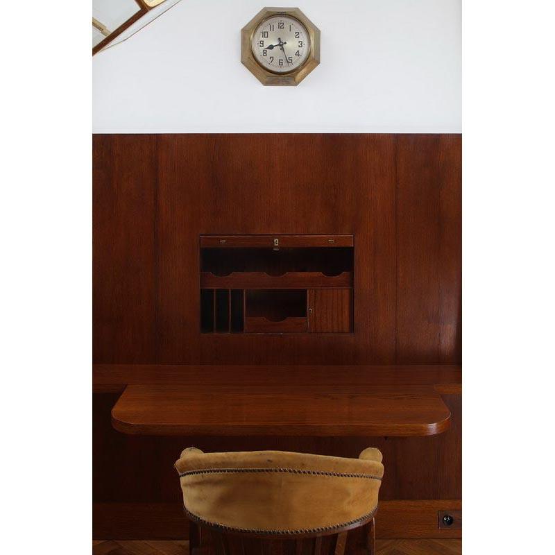 Functioning wall clock, model design Adolf Loos, circa 1920, white enameled octagonal metal housing, clear glass in nickel binding (flap missing), black hands and numbers, signs of use, manufacturer unknown. Literature: E. Ottlinger, Adolf Loos,