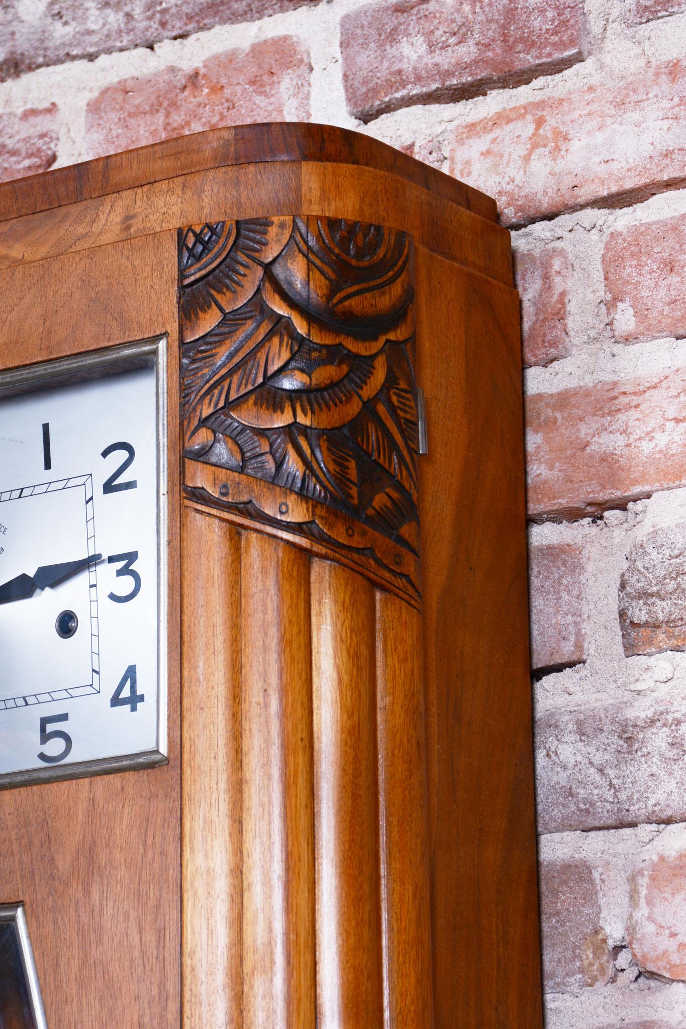 Original Art Deco Wall Clock, by ANGELUS, Walnut, Revived Polish, France, 1930s im Zustand „Gut“ im Angebot in Brandys nad Labem, Středočeský kraj