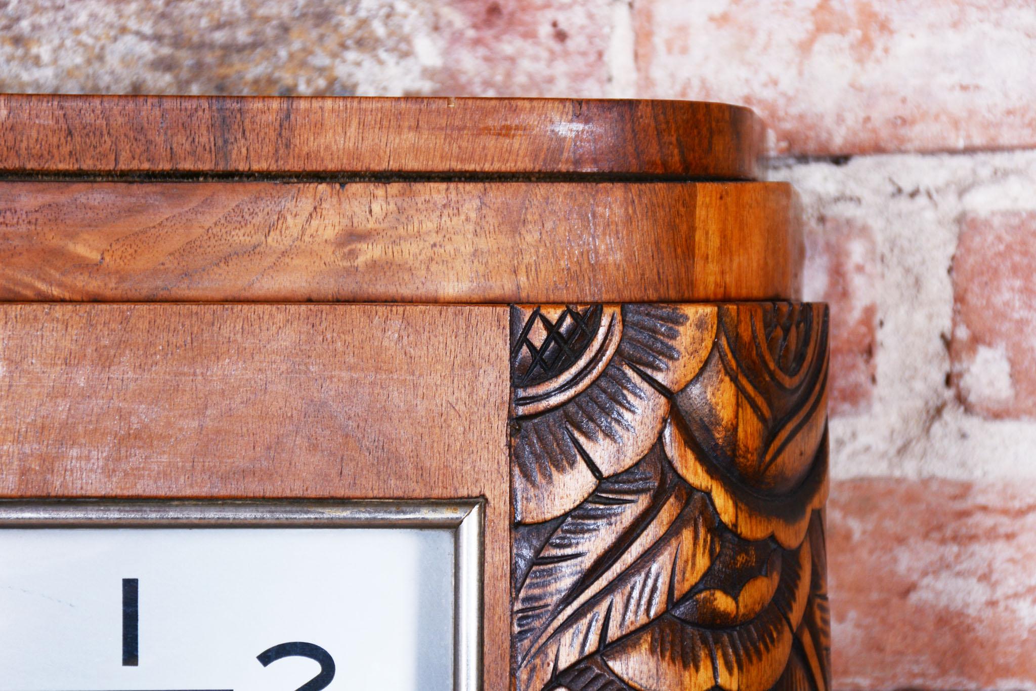 Original Art Deco Wall Clock, by ANGELUS, Walnut, Revived Polish, France, 1930s (20. Jahrhundert) im Angebot