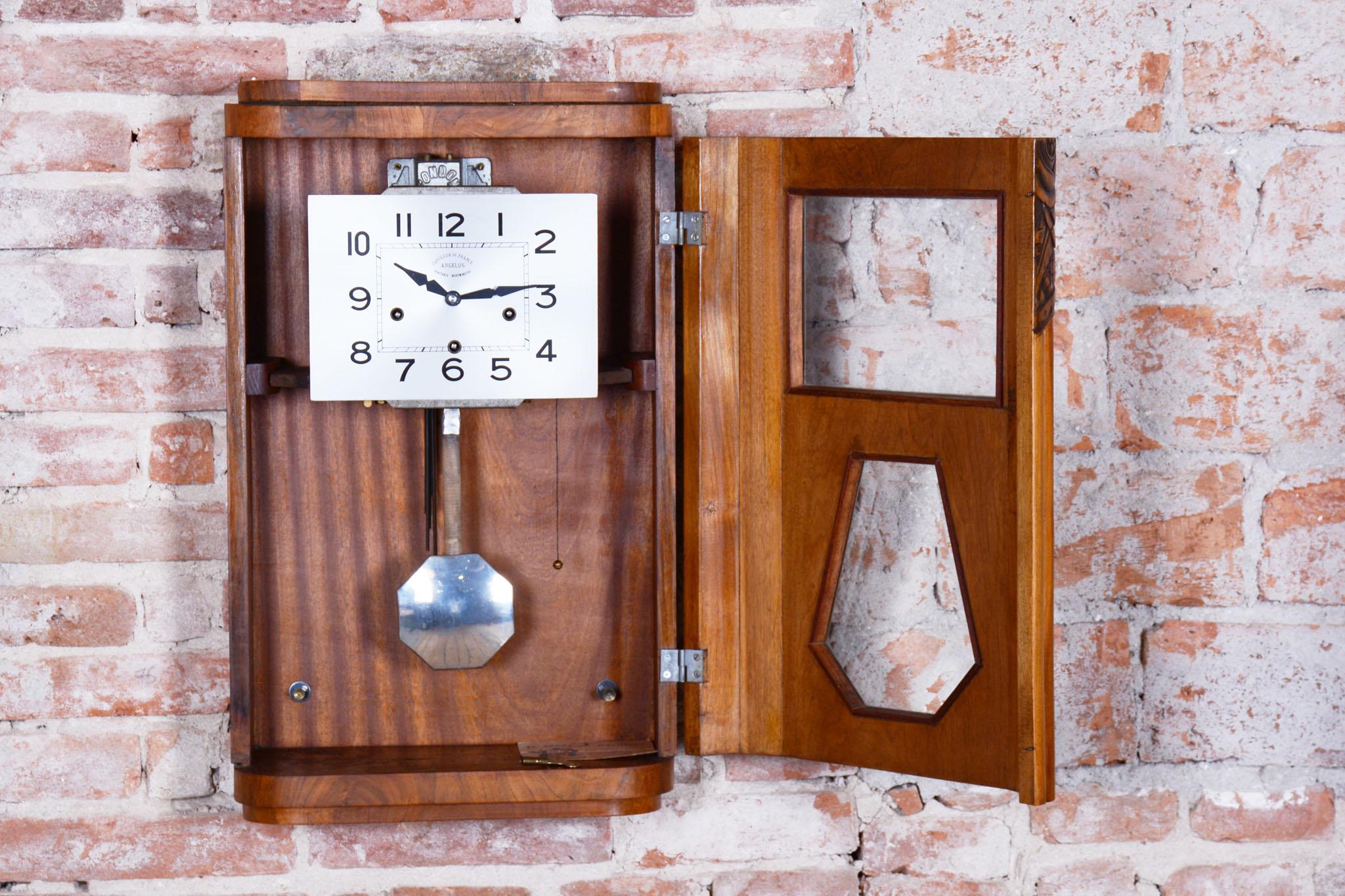 Original Art Deco Wall Clock, by ANGELUS, Walnut, Revived Polish, France, 1930s im Angebot 1
