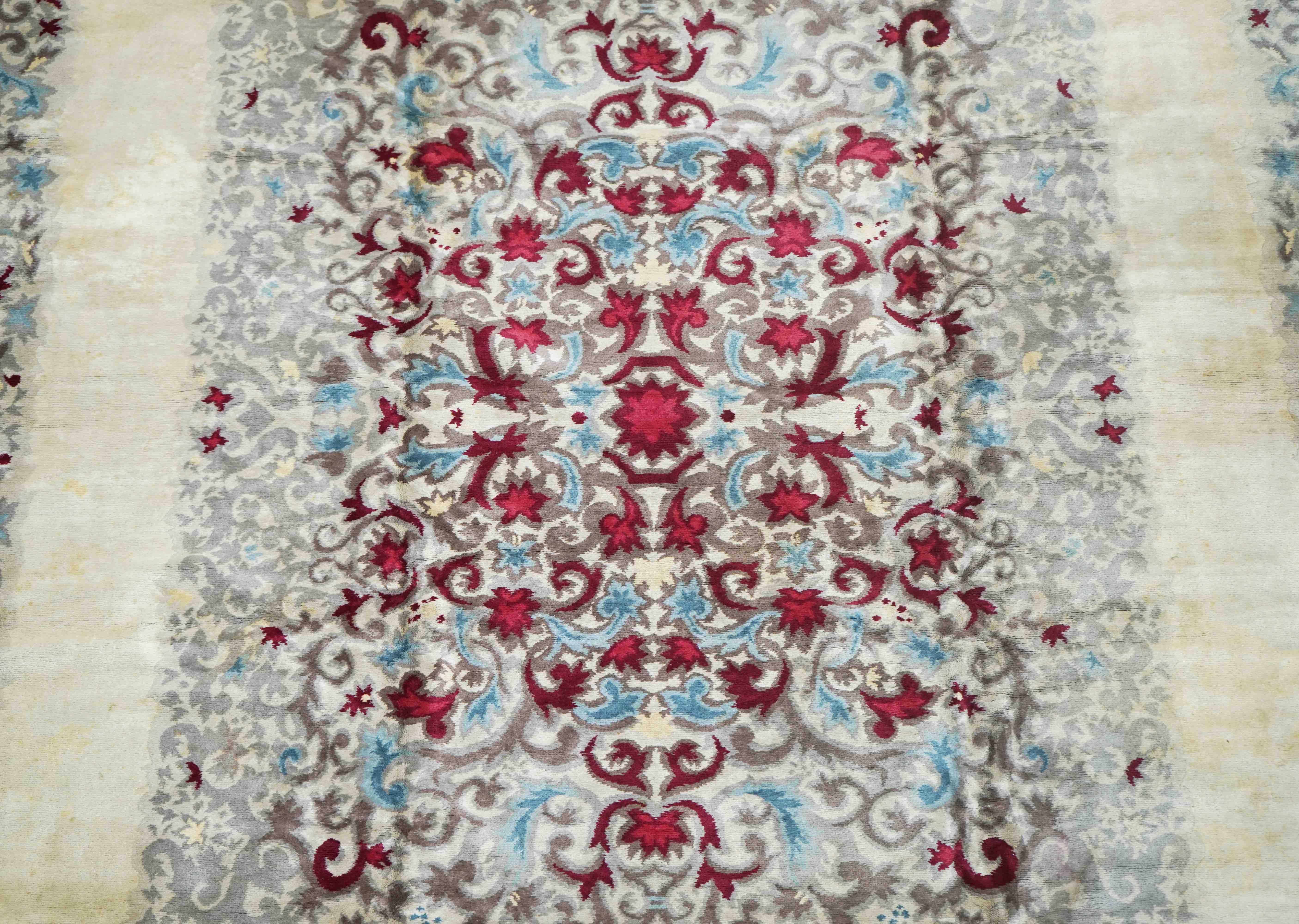 Original Art-Deco-Wollteppich Wollteppich von Paule Leleu.
Material: Wolle
Jahr: 1940er Jahre
Abmessungen: 600 x 435 cm; 19,7 x 14,3 ft.

 