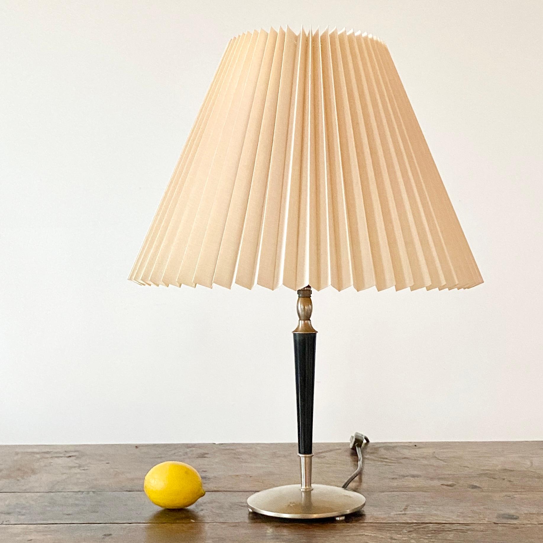 Étain Lampe de table originale Art Déco Zenith en étain et ébène, Allemagne début du 20ème siècle en vente