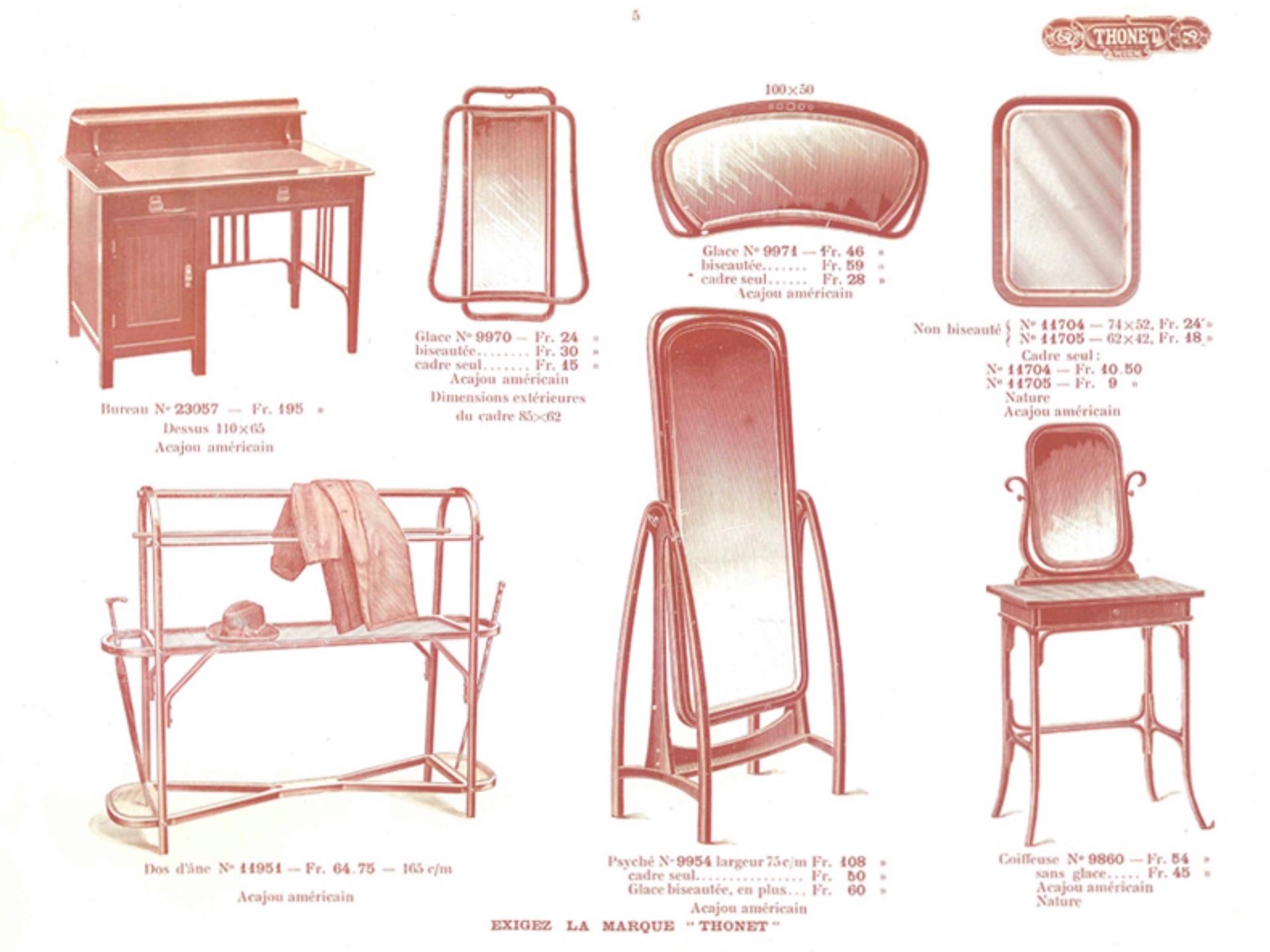 Objekt: Schreibtisch (freistehend)
Entwurf: Firmenentwurf Gebrüder Thonet unter Leitung Otto Prutschers (Wien, um 1914)
Modell-Nummer: 23057
Ausführung: Gebrüder Thonet unter Leitung Otto Prutschers (Wien, um 1914)
Maße in cm (H x B x T): 77 x 112 x