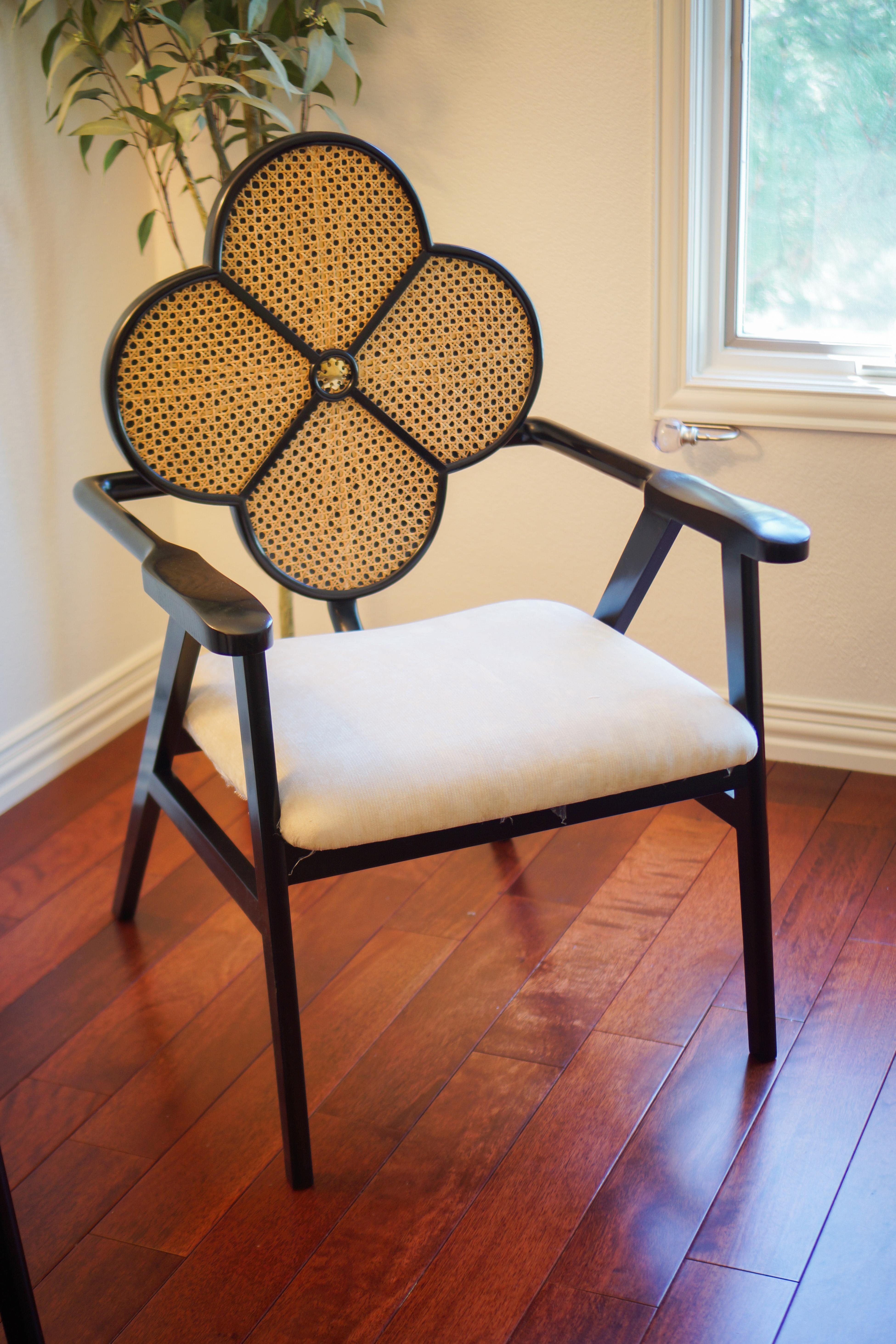Art nouveau Original Art Nouveau, audacieux, art, chaise en noyer, laiton, canne, velours blanc en vente