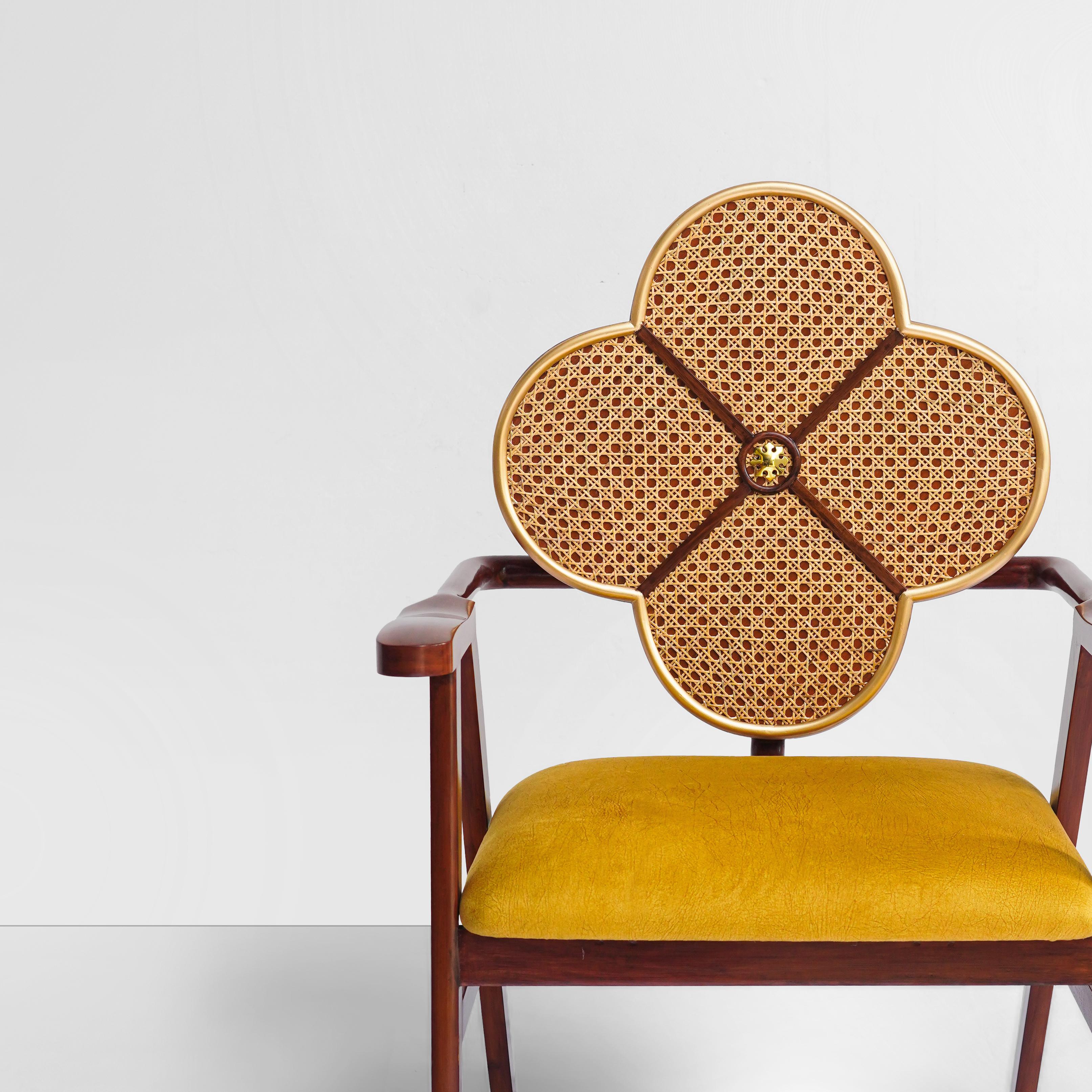 Rehaussez votre espace avec l'Elegance de l'Art Nouveau : La chaise Fleur

Plongez dans l'univers opulent de l'Art nouveau avec la chaise Fleur, un véritable chef-d'œuvre où la grâce de la nature rencontre un design intemporel. Fabriquée à la main à