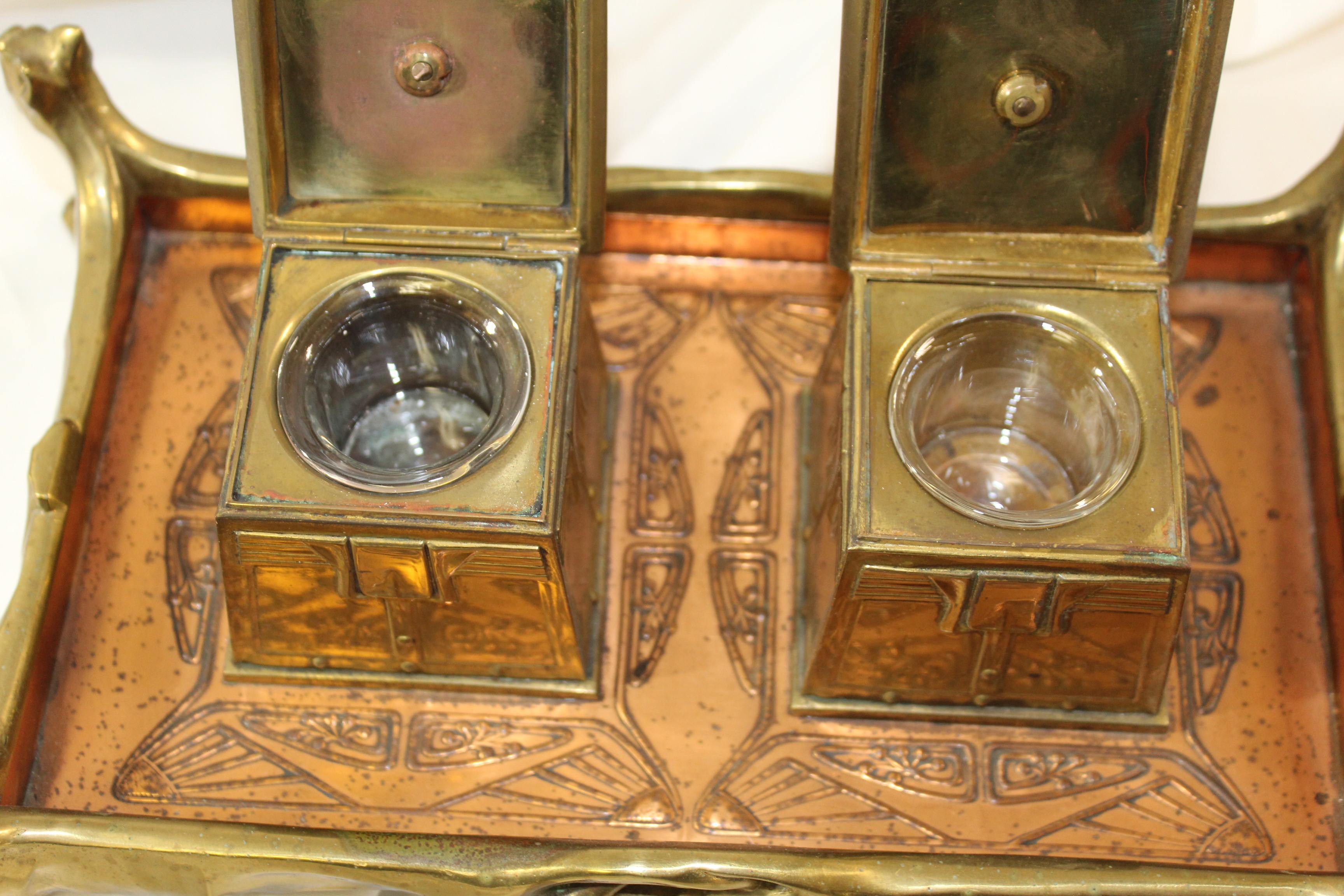 Europeo Set di calamai in ottone e rame originale Art Nouveau del 1900 circa in vendita