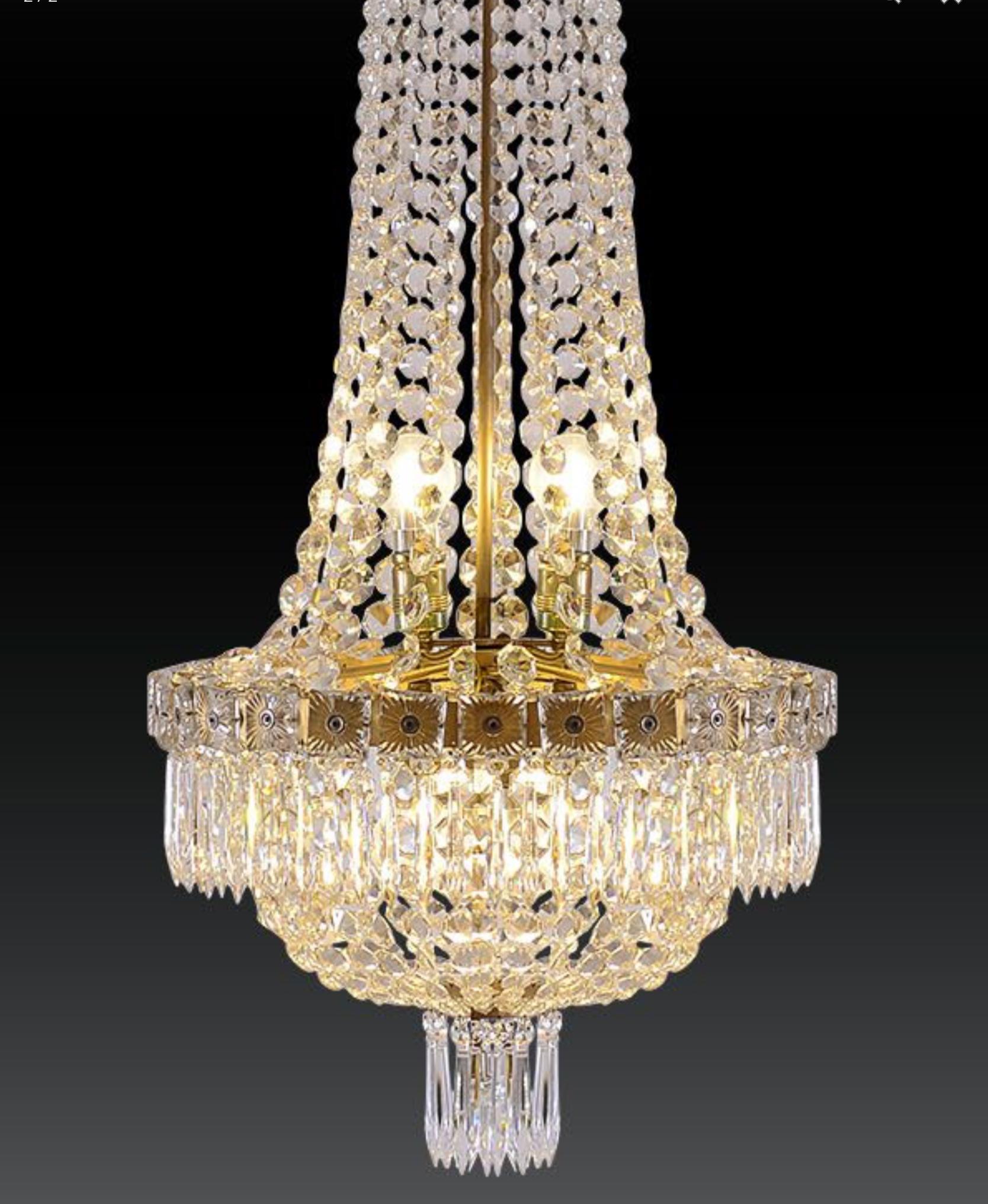 Beautiful chandelier in the Empire style from 1820, manufactured in 1920

Material:
Brass, crystal-glass

Suitable for US.