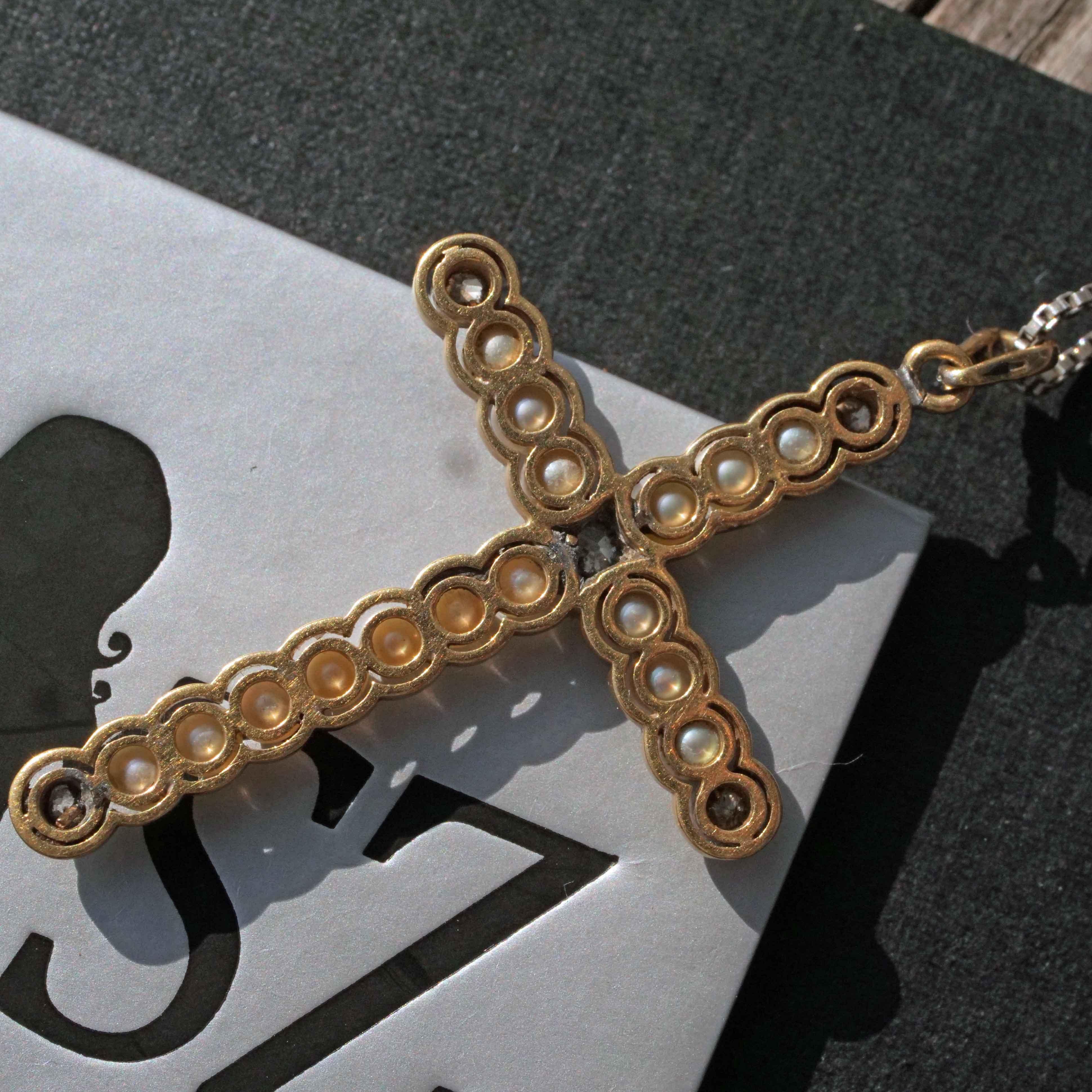Original Art Nouveau Jewellery Cross natural Pearl Diamond Pendant with Chain In Good Condition For Sale In Viena, Viena