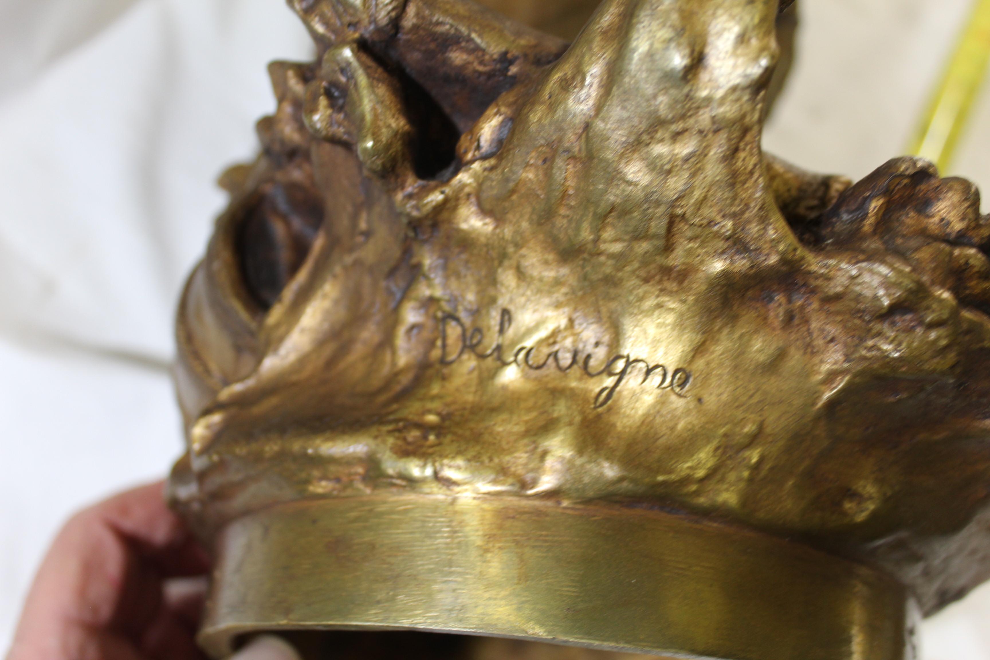 Original Art Nouveau Sculpture , Gilded Bronze , Mother w child on a Raft in vendita 5