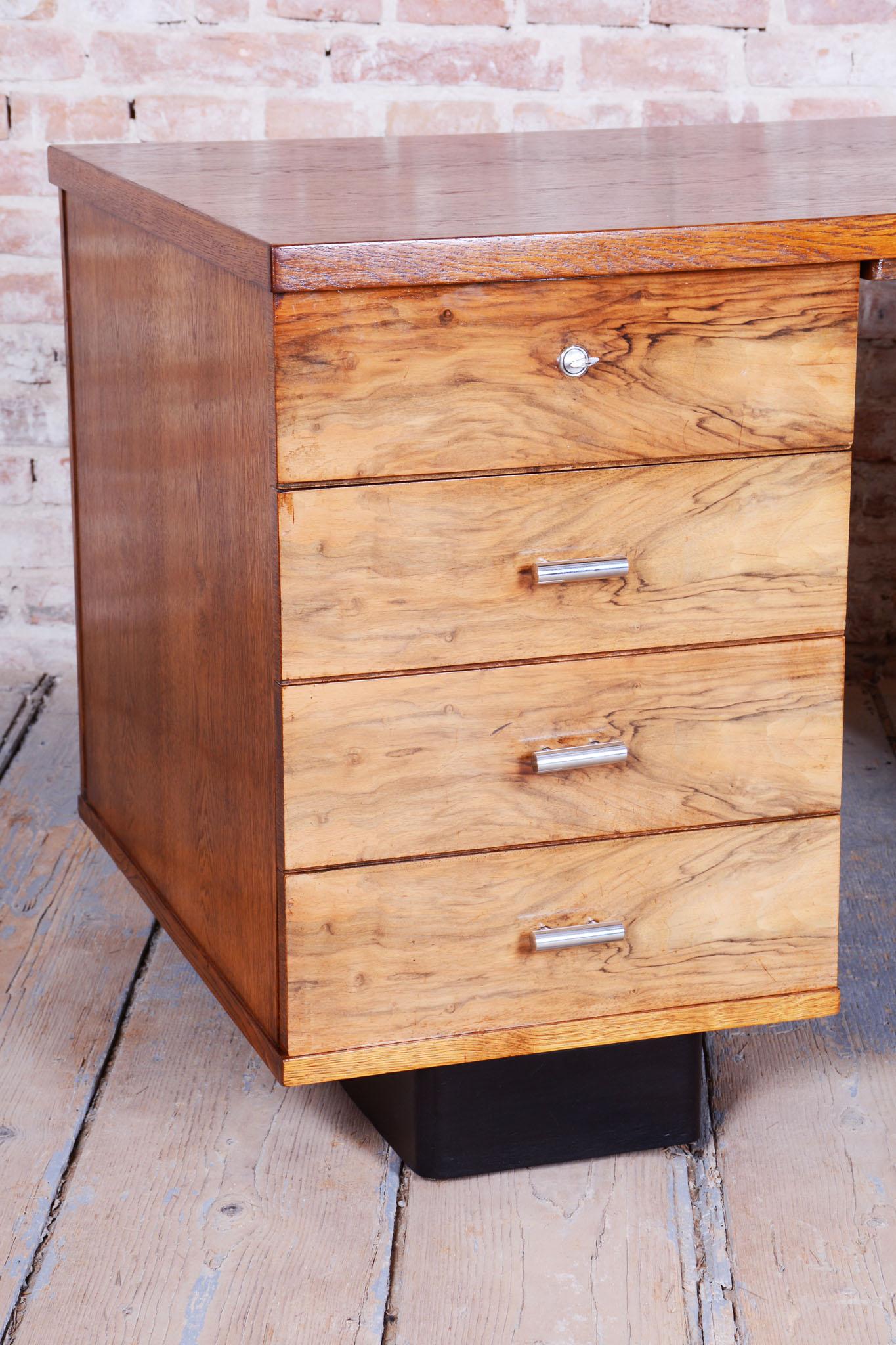 Original ArtDeco Writing Desk, J. Halabala, UP Zavody, Walnut, Czech, 1930s In Good Condition For Sale In Brandys nad Labem, Středočeský kraj