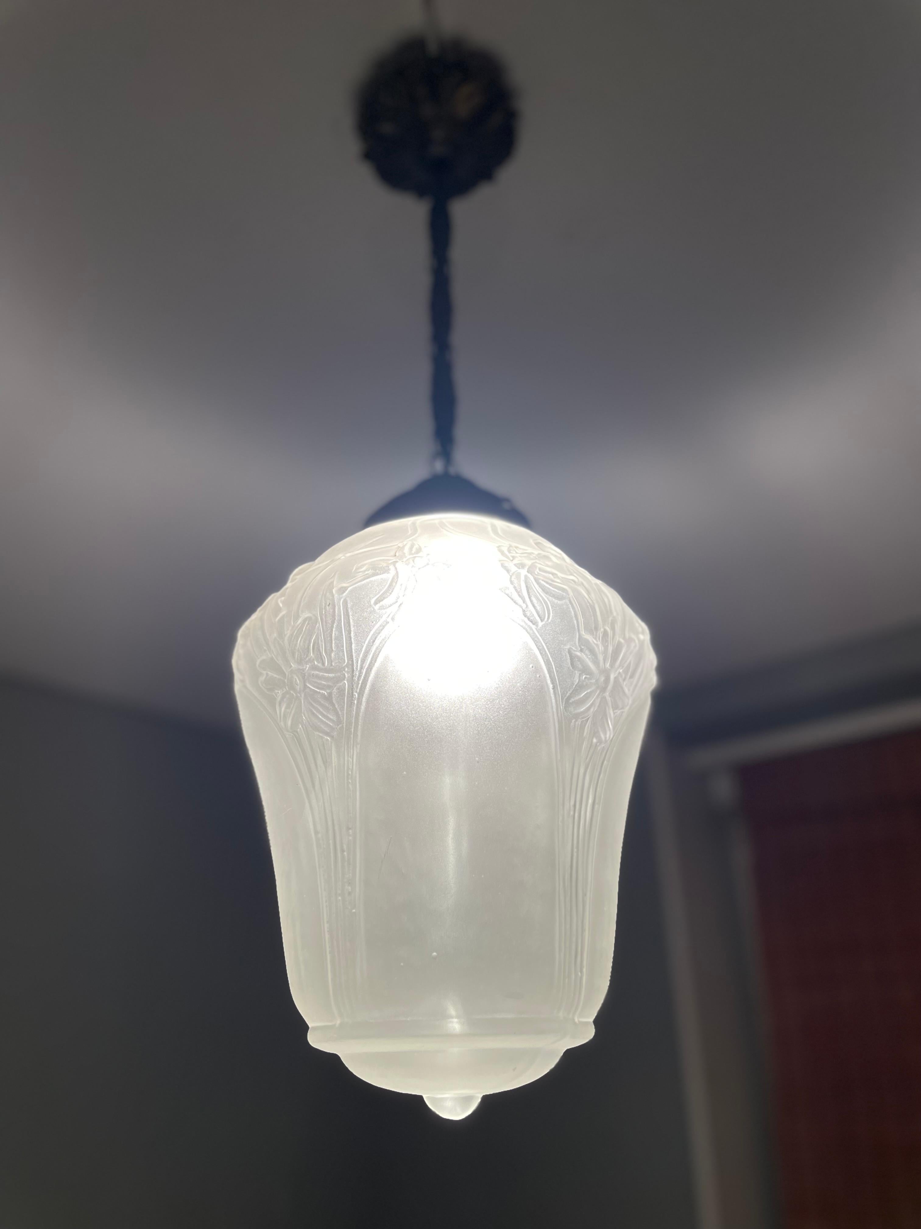 Original Arts and Crafts Glass Hallway Pendant Light with Daffodil Flowers 1900s For Sale 6