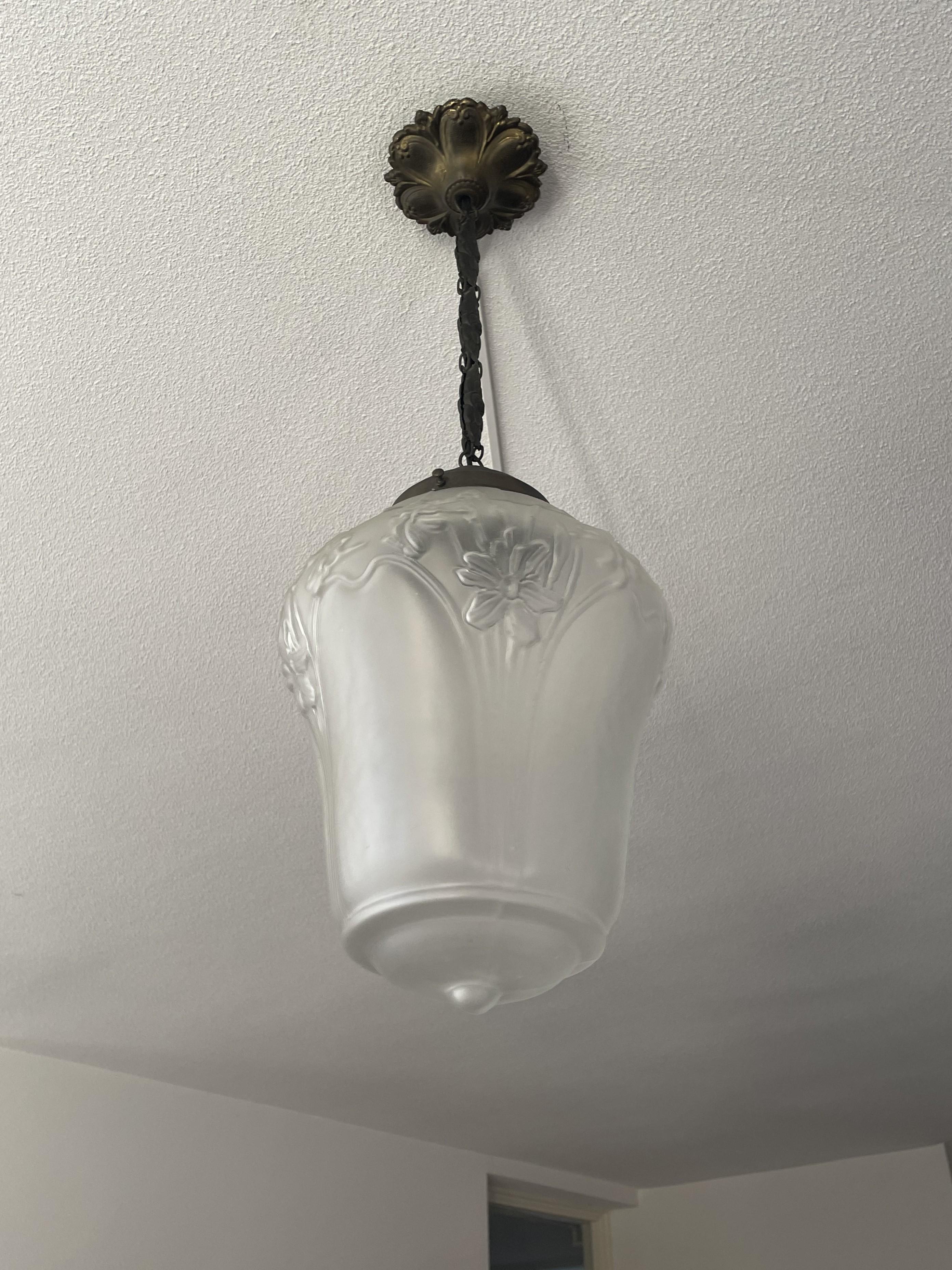 Original Arts and Crafts Glass Hallway Pendant Light with Daffodil Flowers 1900s For Sale 9