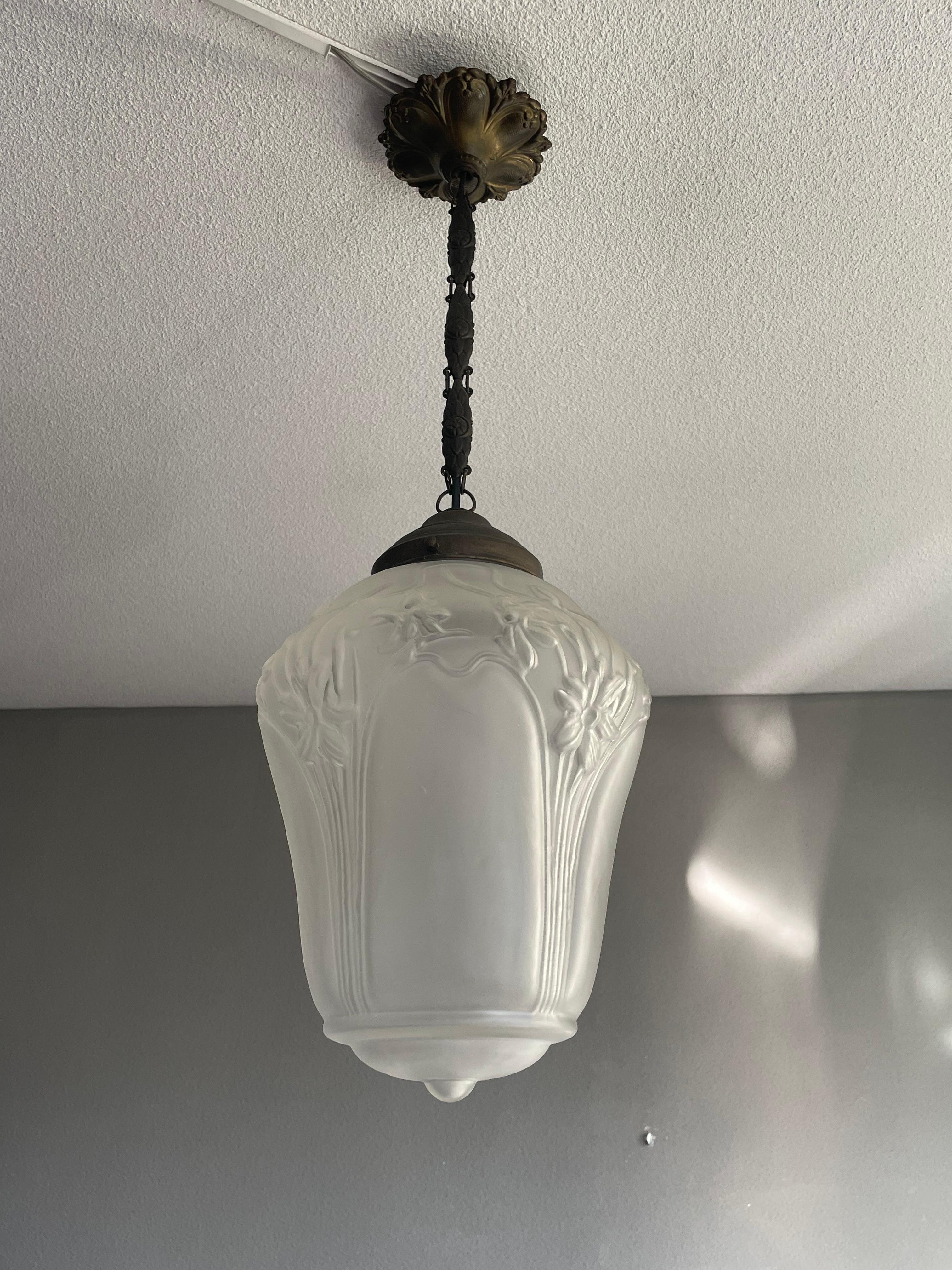Original Arts and Crafts Glass Hallway Pendant Light with Daffodil Flowers 1900s For Sale 11