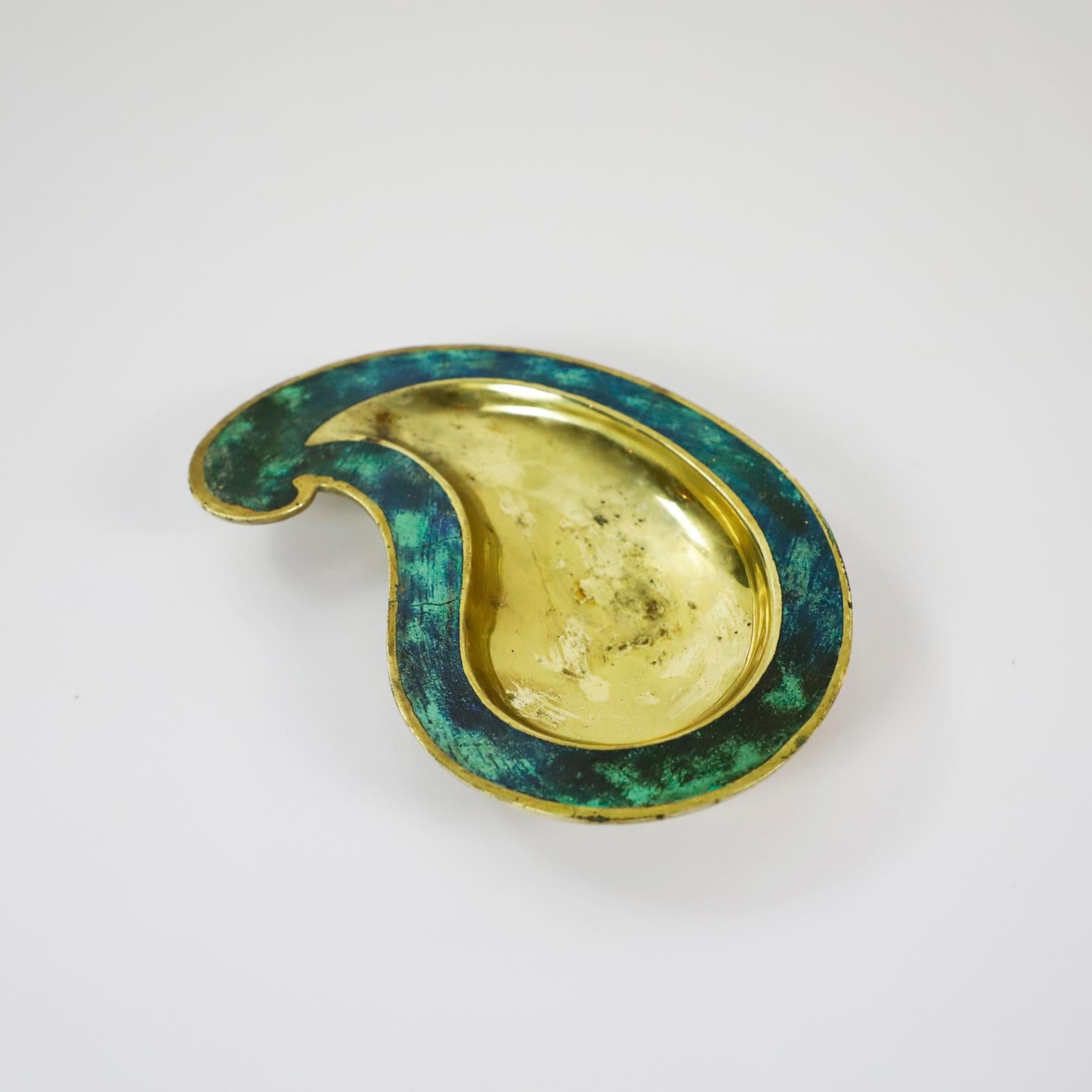 Circa 1960, we offer this ashtray designed by Pepe Mendoza.

Designer, Pepe Mendoza ran a foundry in Mexico that produced a limited number of furniture pieces and decorative objects in the late 1950s and 1960s. His work is characterized by a