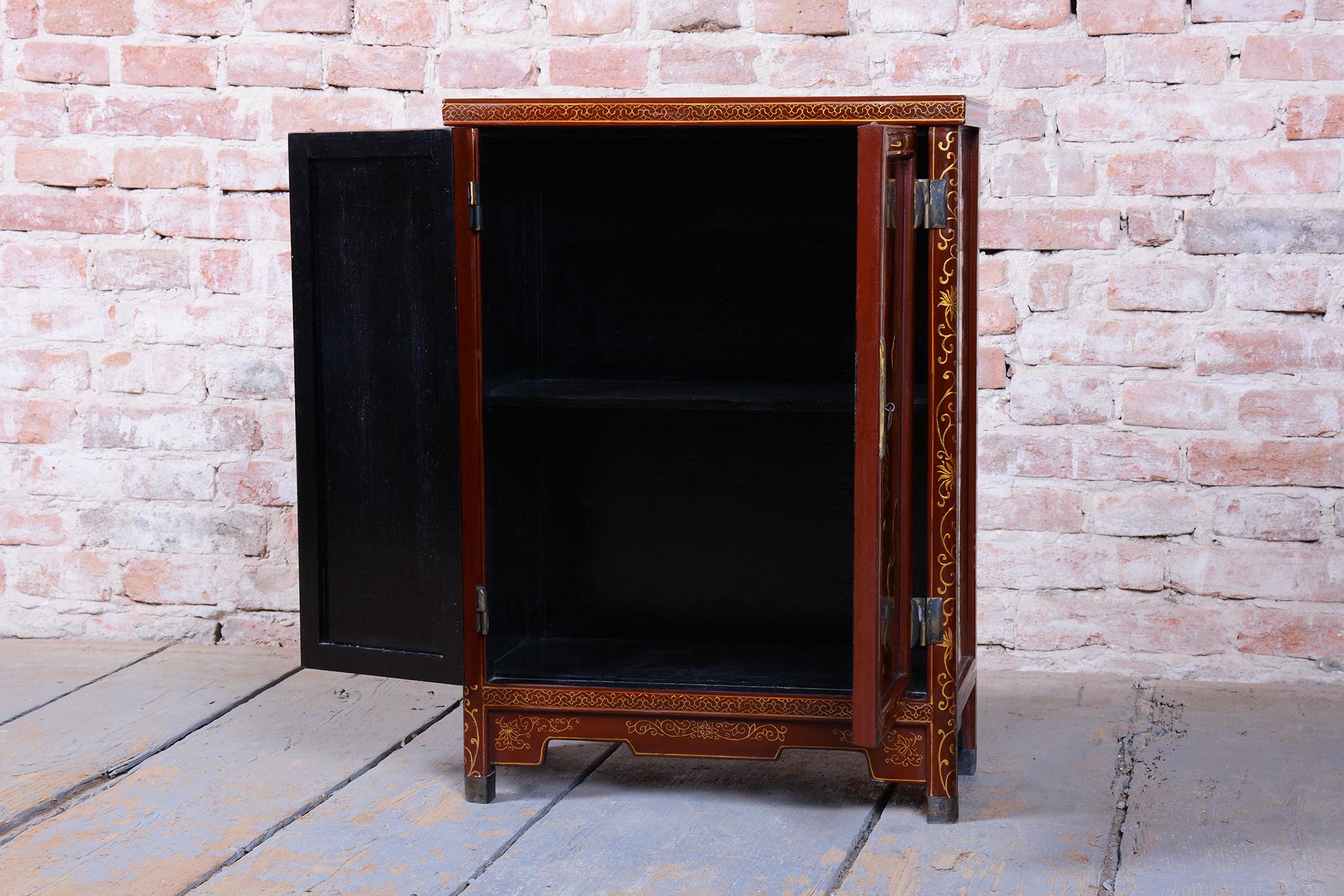 Original Asian-Style Small Cabinet, Wood, Lacquer, Paint, China, 1850s For Sale 6