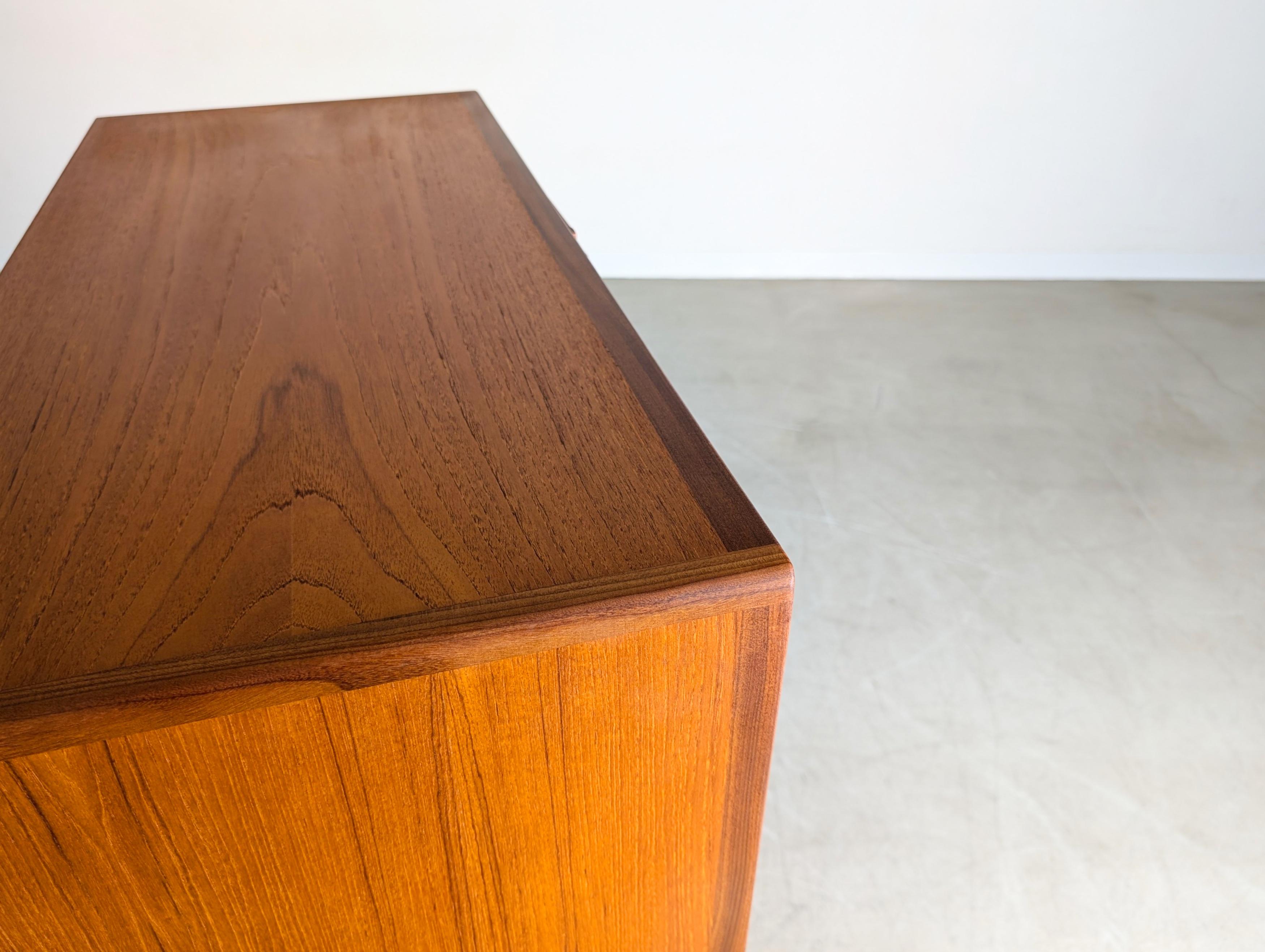 Original Asko Finnland Schrank Midcentury Kommode Vintage Teak im Angebot 1