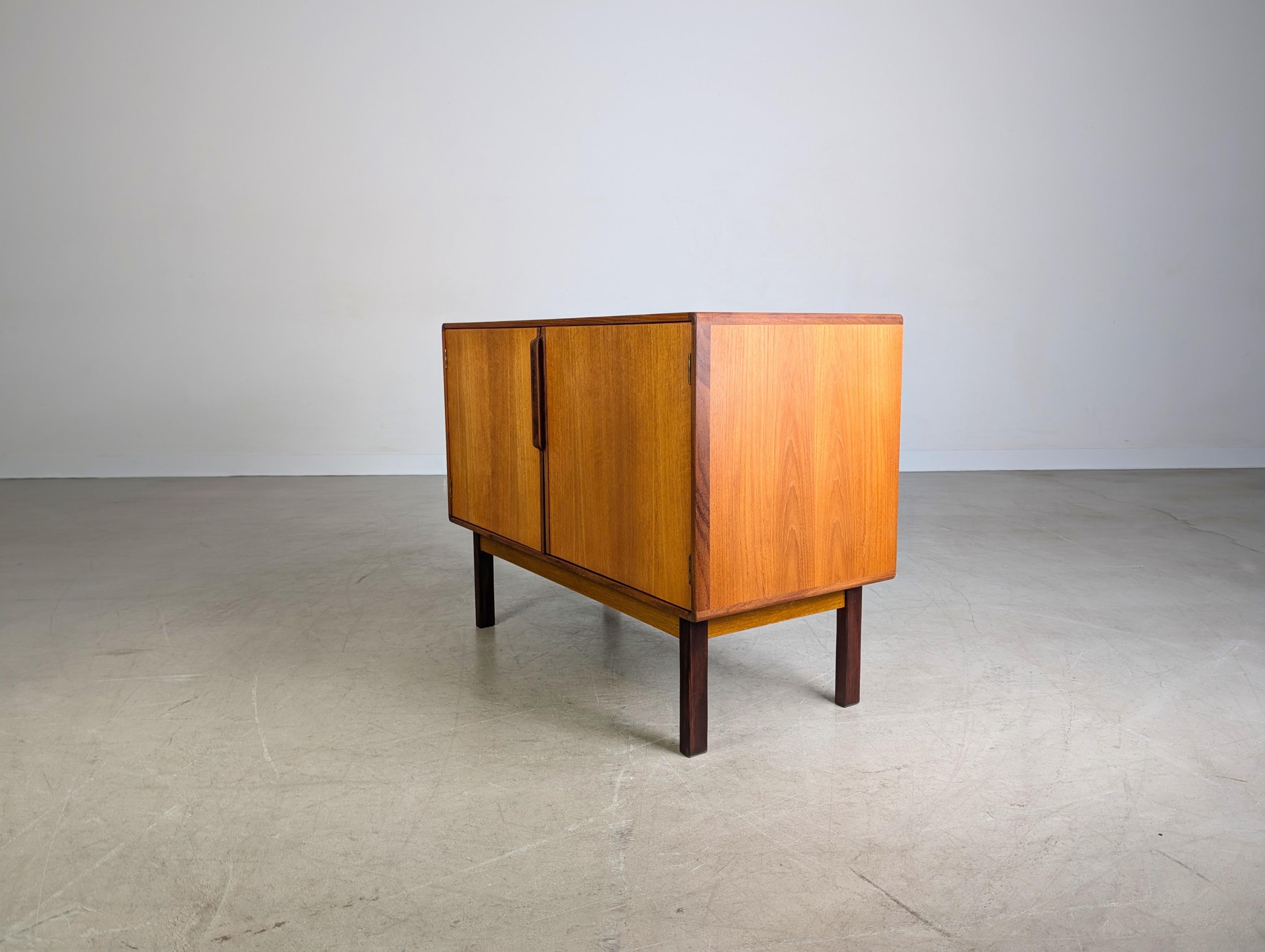 Original Asko Finnland Sideboard Midcentury Kommode Vintage Teak im Zustand „Gut“ im Angebot in Berlin, DE