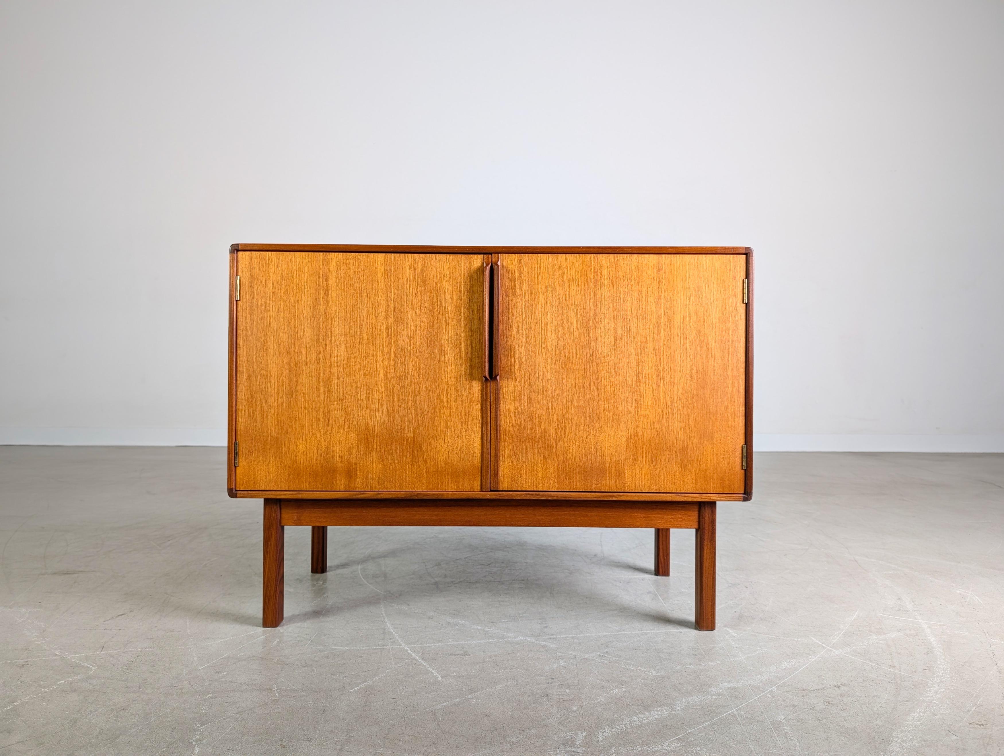 Original Asko Finnland Sideboard Midcentury Kommode Vintage Teak2 (Moderne der Mitte des Jahrhunderts) im Angebot