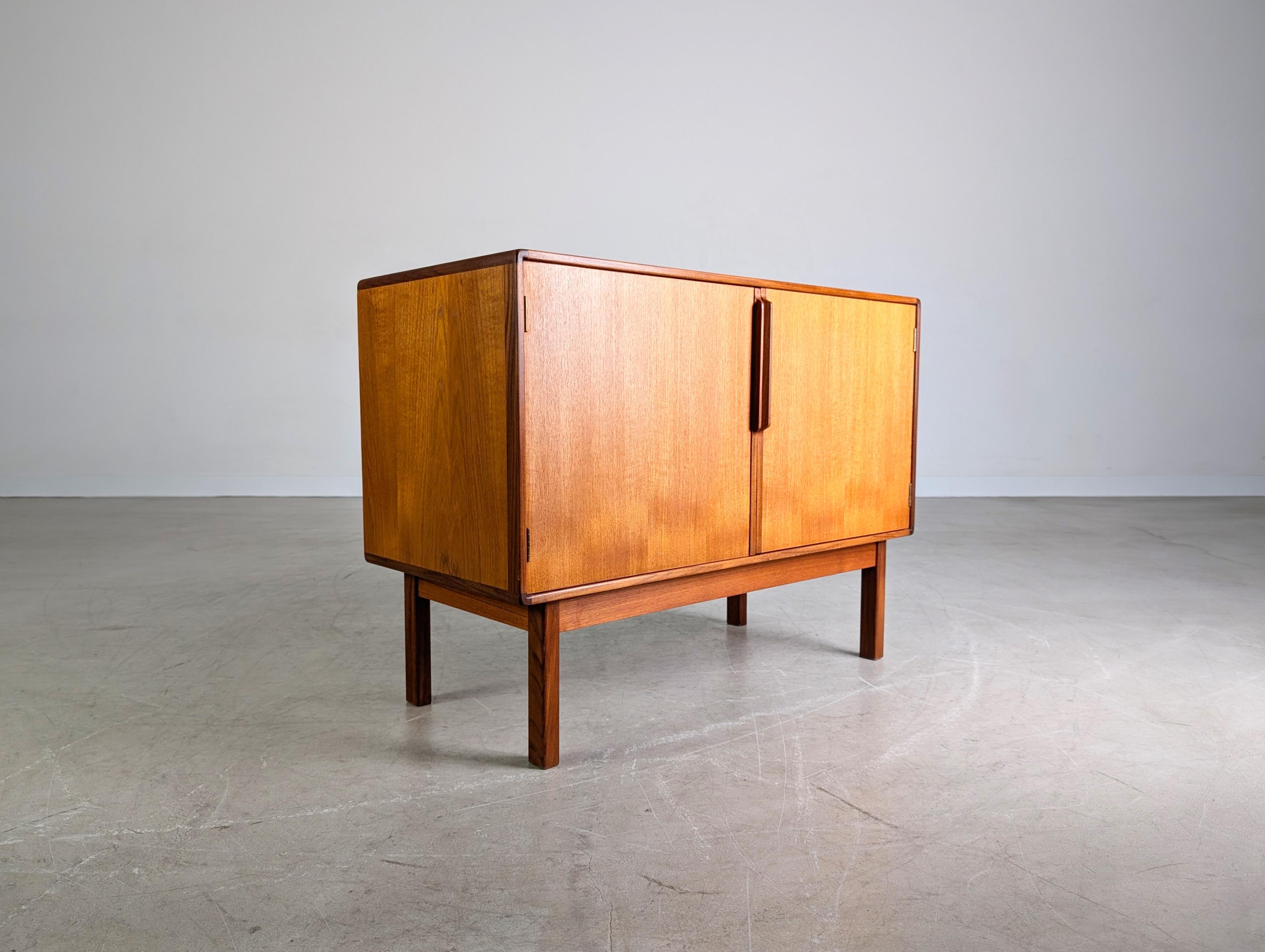 Original Asko Finnland Sideboard Midcentury Kommode Vintage Teak2 (Finnisch) im Angebot