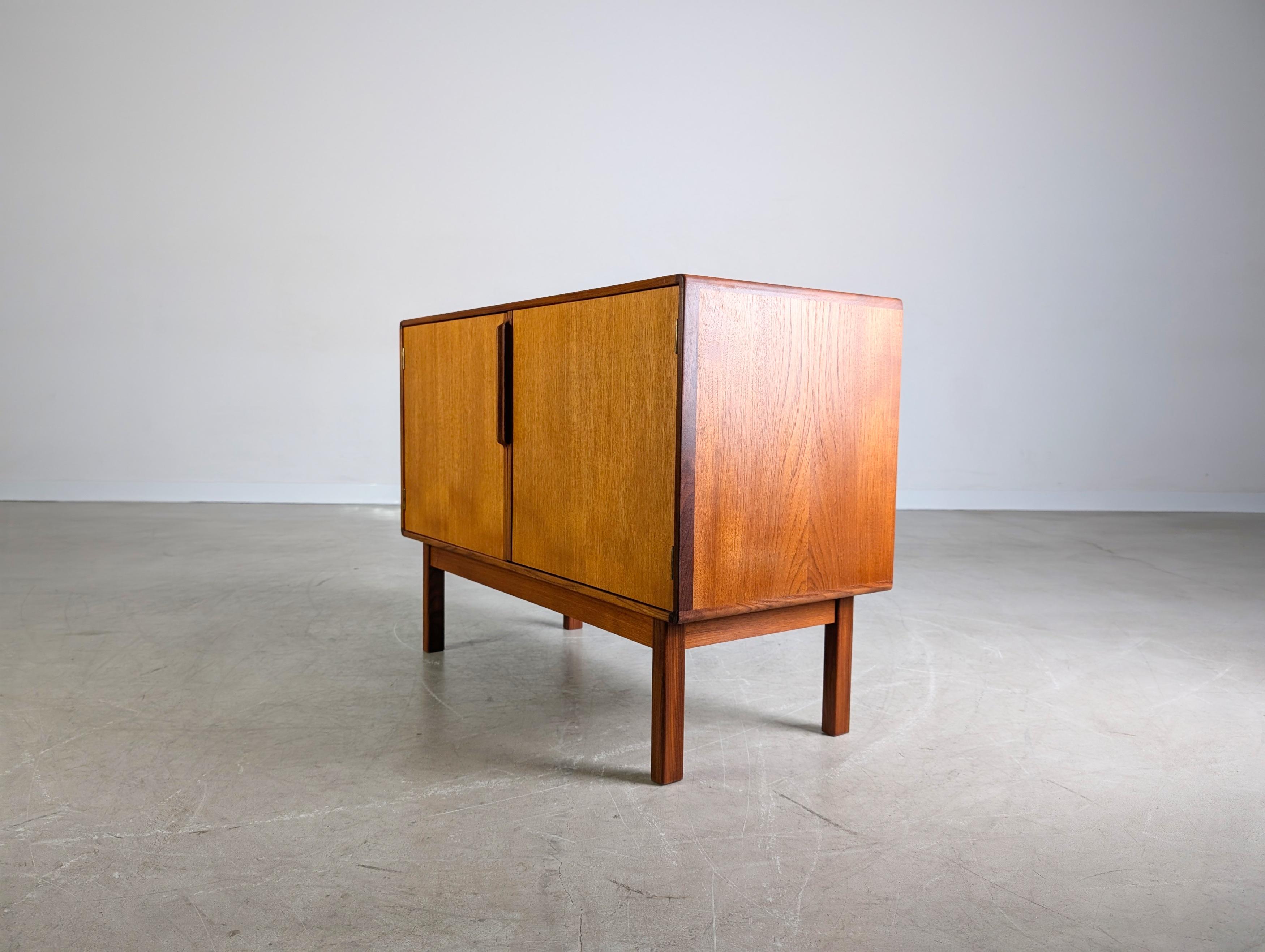 Original Asko Finnland Sideboard Midcentury Kommode Vintage Teak2 im Zustand „Gut“ im Angebot in Berlin, DE