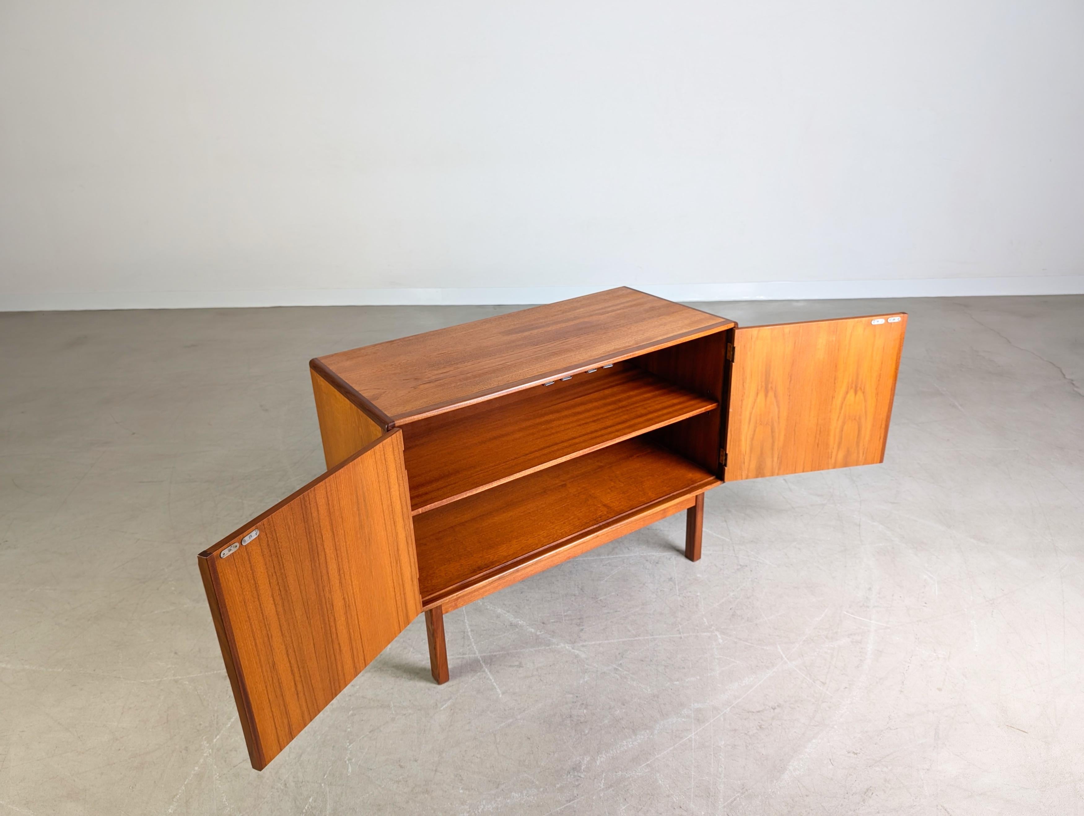 Original Asko Finnland Sideboard Midcentury Kommode Vintage Teak2 (Mitte des 20. Jahrhunderts) im Angebot
