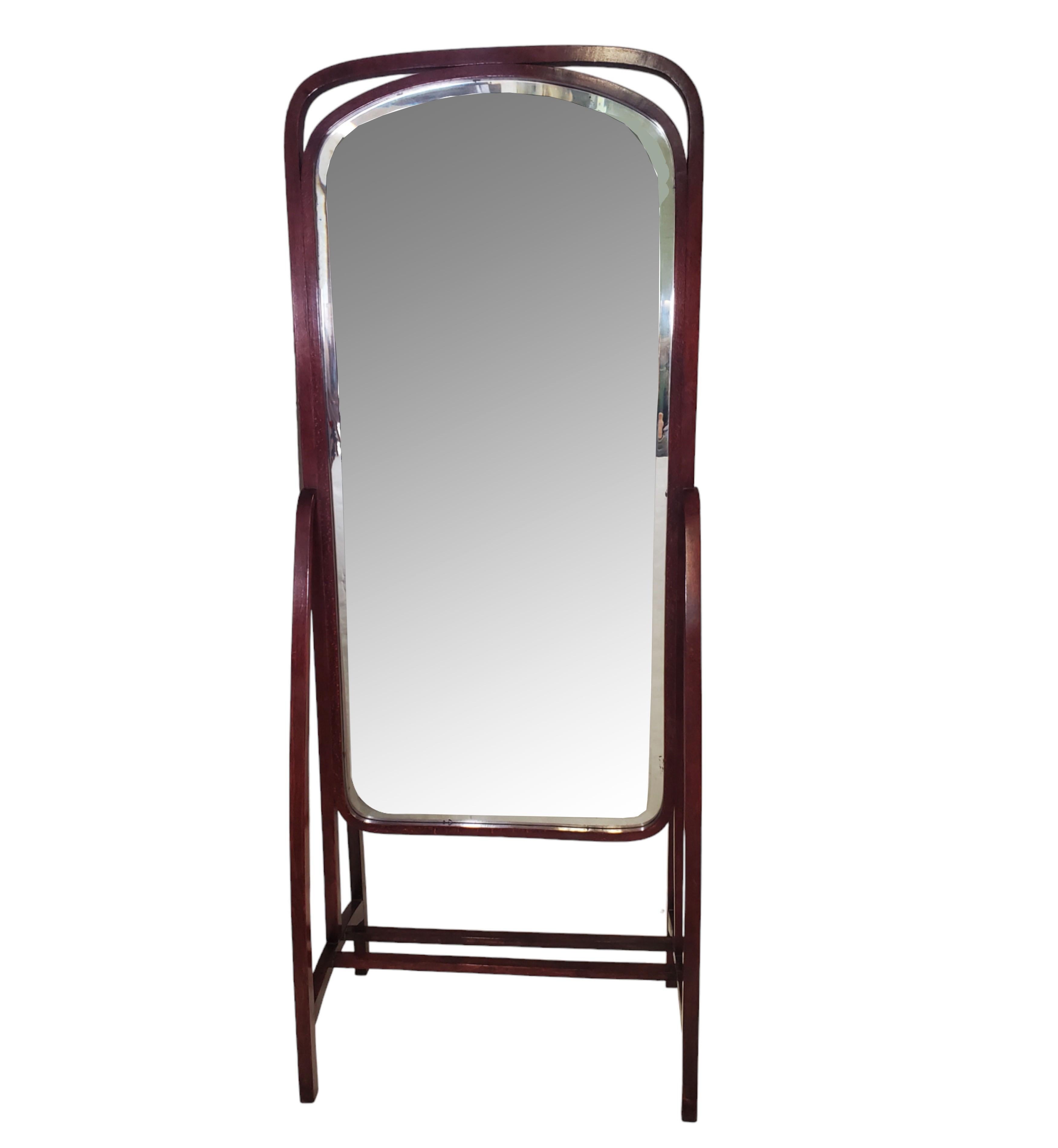 Secessione di Vienna Specchio da toilette chevale in legno curvato originale austriaco Jugendstil a tutta lunghezza - Thonet in vendita