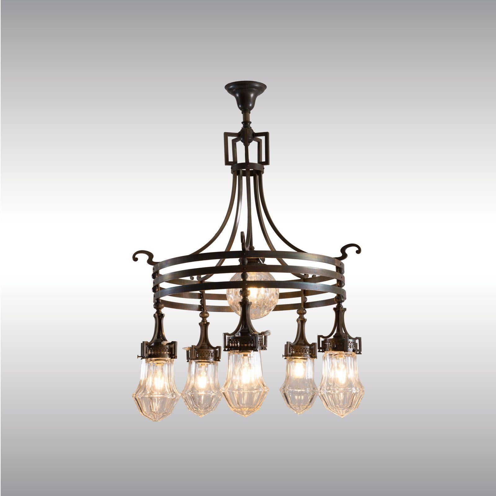 Fatto a mano Lampadario originale austro-ungarico modernista Jugendstil del XX secolo in ottone in vendita