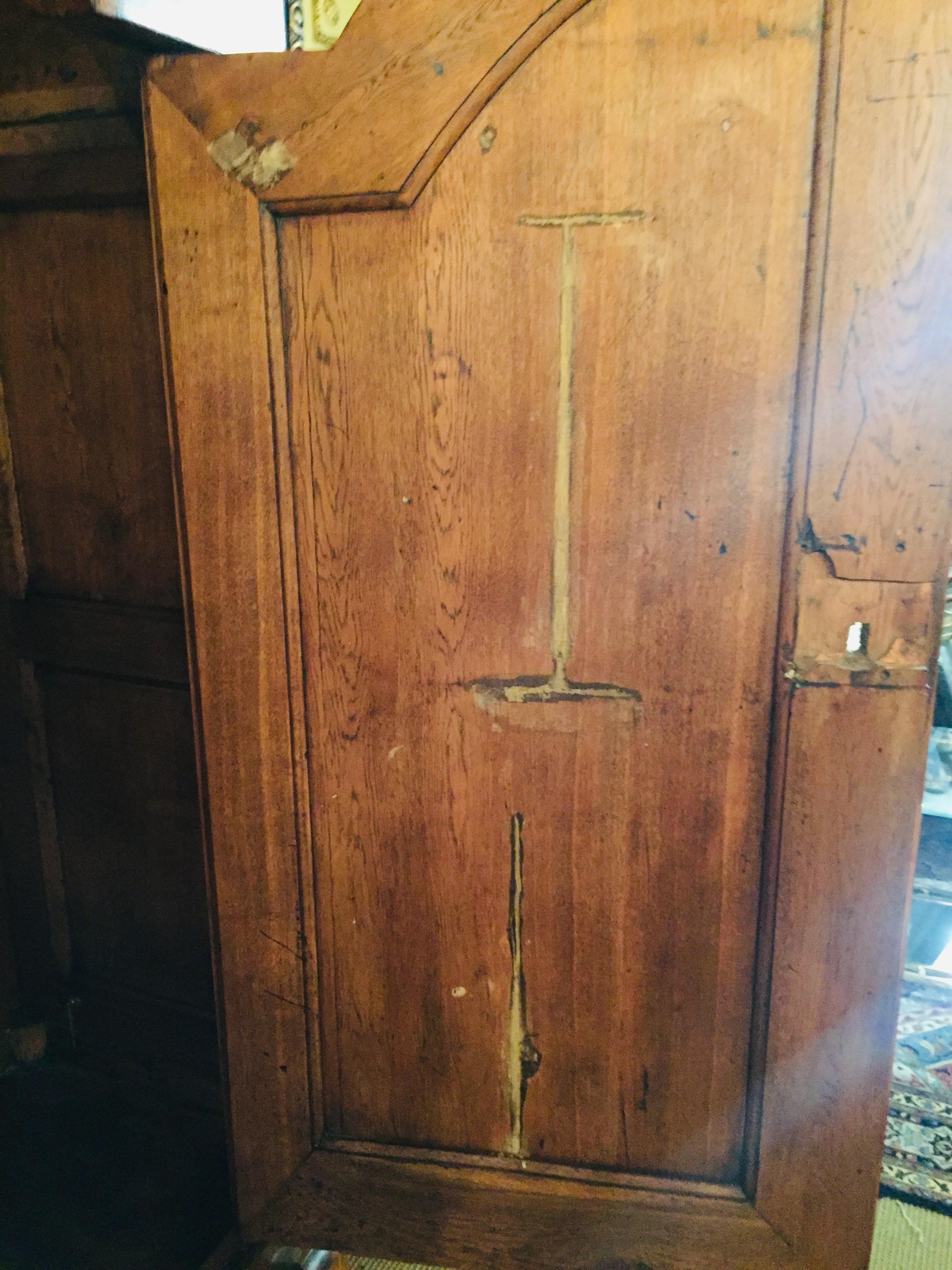 Original Baroque Cabinet circa 1740 Walnut Beautiful Star Veneer on Both Doors 8