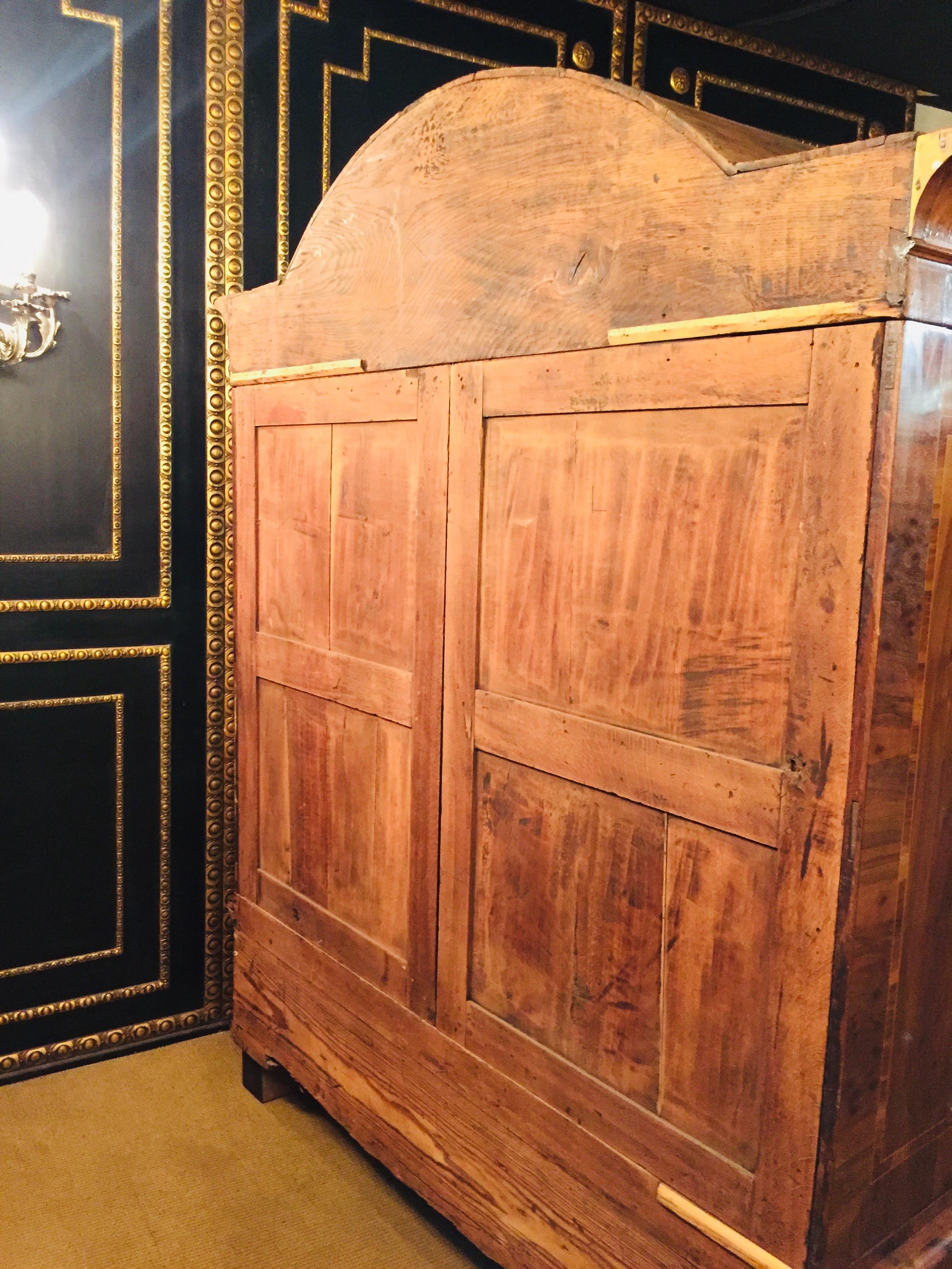 Original Baroque Cabinet circa 1740 Walnut Beautiful Star Veneer on Both Doors 15