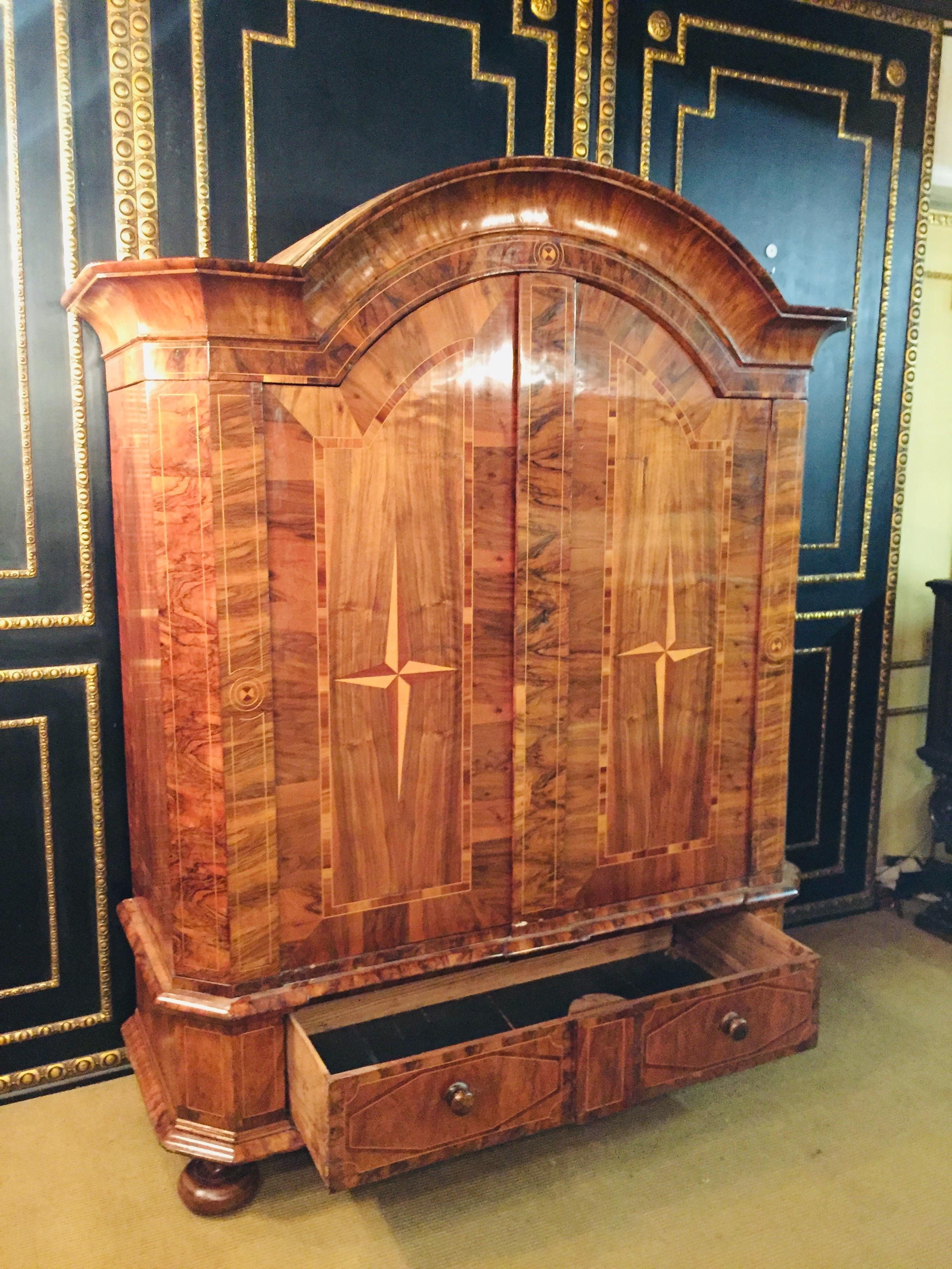 Original Baroque Cabinet circa 1740 Walnut Beautiful Star Veneer on Both Doors In Good Condition In Berlin, DE