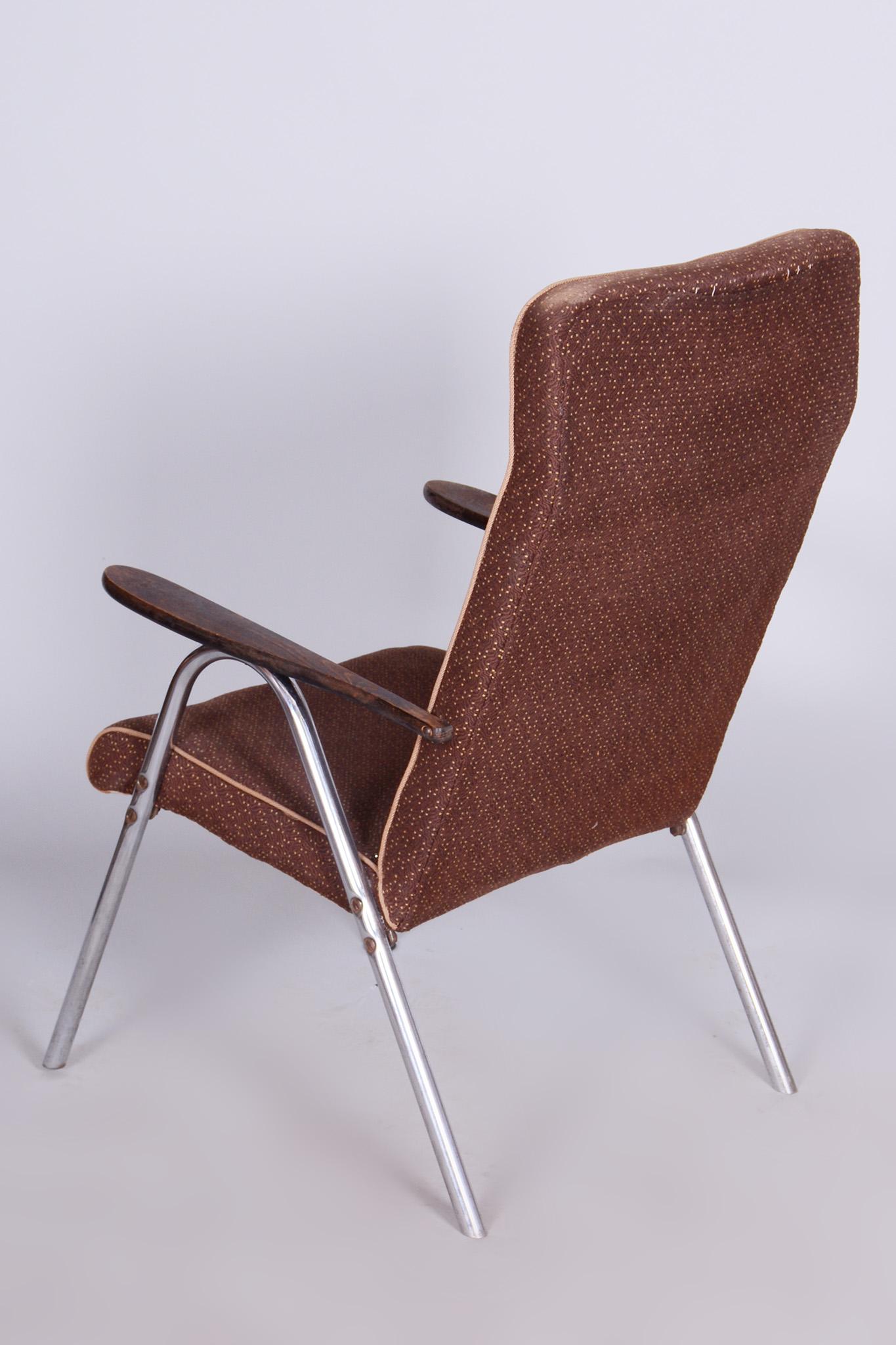 Original Bauhaus Armchair. Very Well Preserved Condition.

Source: Czechia (Czehoslovakia)
Period: 1940-1949
Material: Upholstery, Chrome-Plated Steel
Professionally cleaned upholstery and chrome parts.

This item features classic Bauhaus