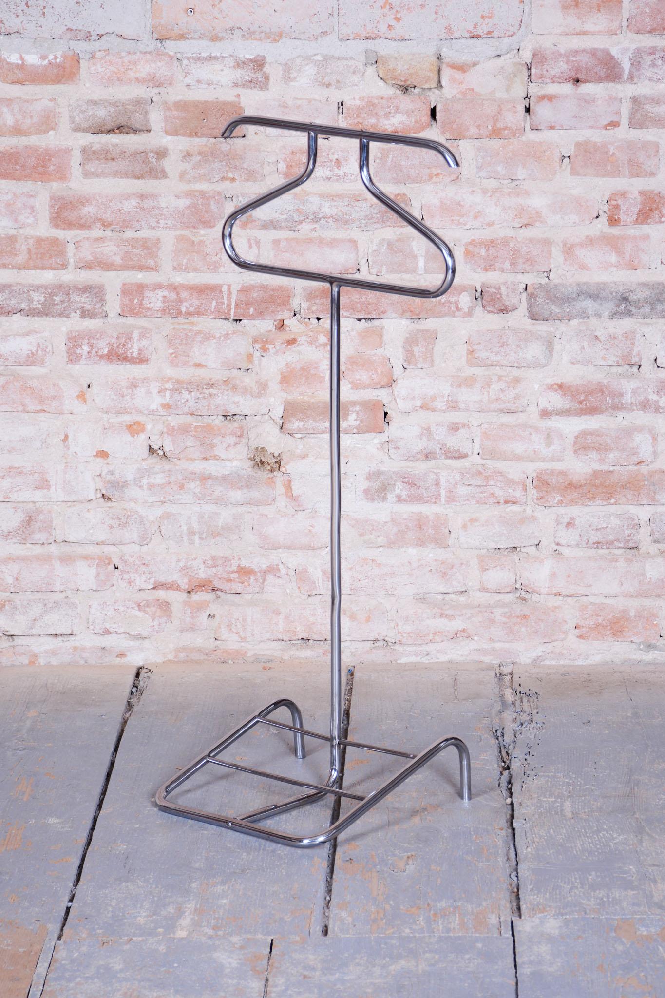 Valet de chambre original Bauhaus, par Robert Slezák, chromé, tchèque, années 1930 Bon état - En vente à Brandys nad Labem, Středočeský kraj