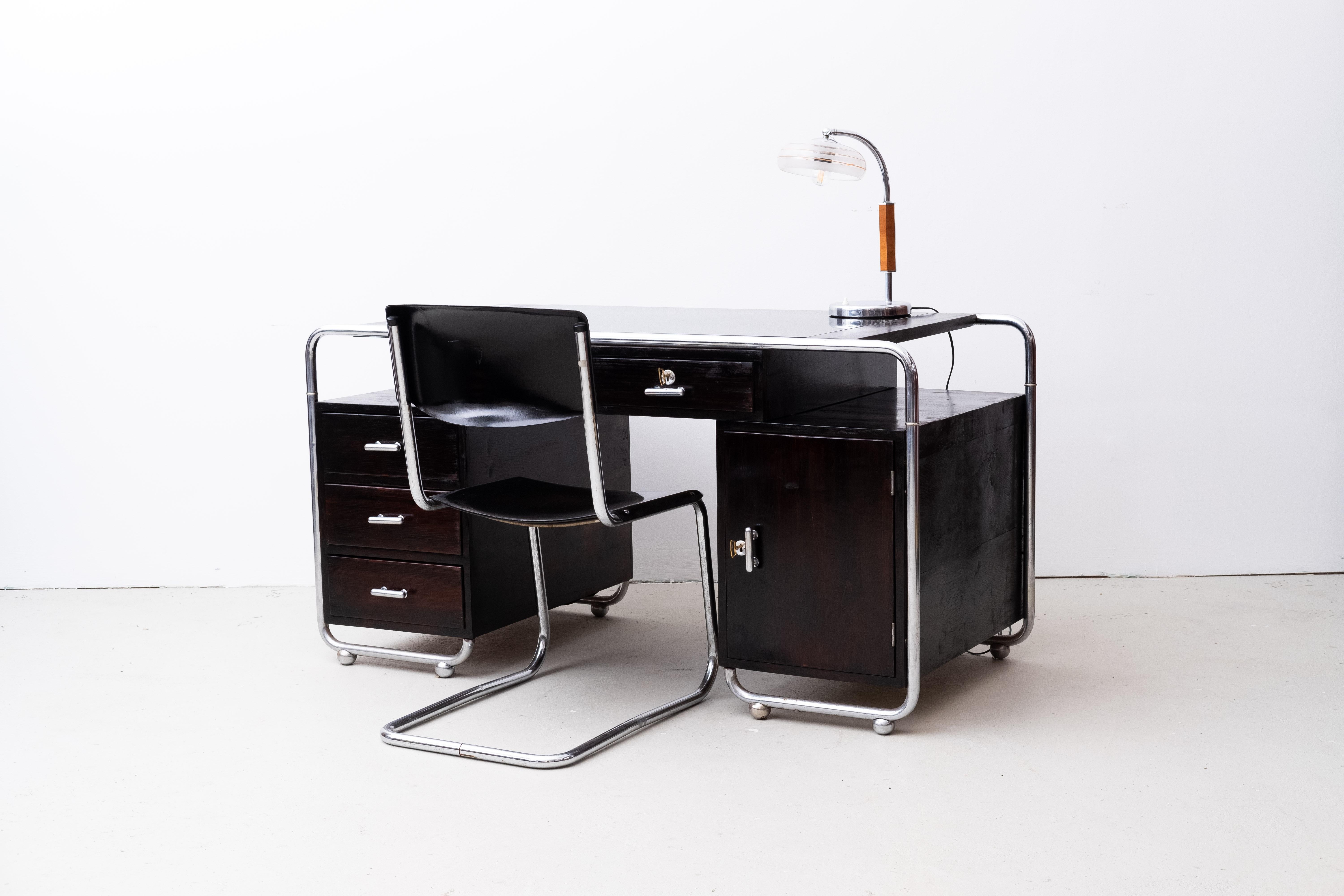 Bauhaus Desk, in style of Marcel Breuer by Jos. & Leop. Quittner, Vienna, 1930 For Sale 1