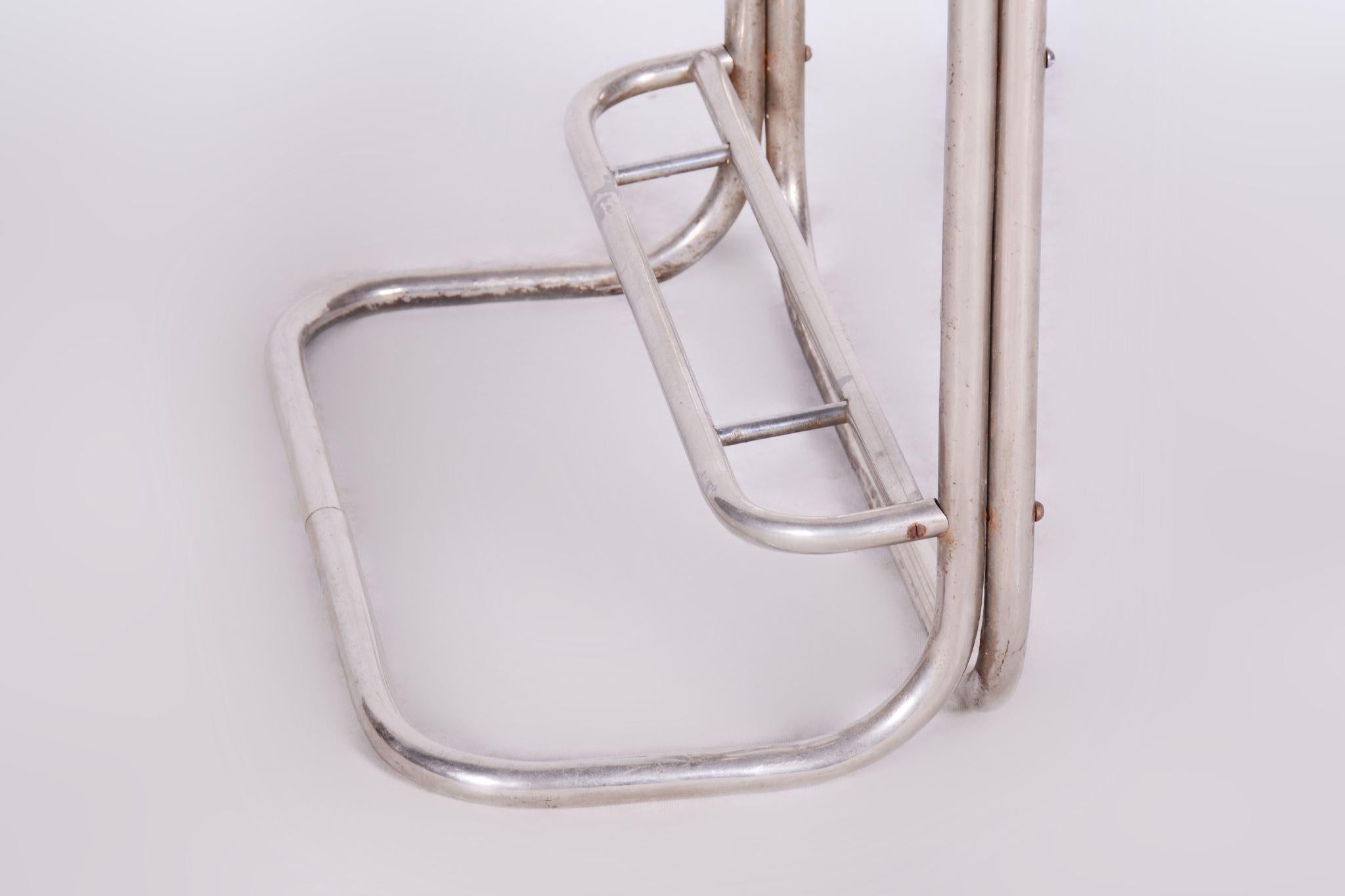 Original Bauhaus Dressing Room Wall.

Material: Chrome-Plated Steel
Source: Czechia (Czechoslovakia)
Period: 1930-1939

In pristine original condition, the item has been professionally cleaned, and its polish has been revived by our