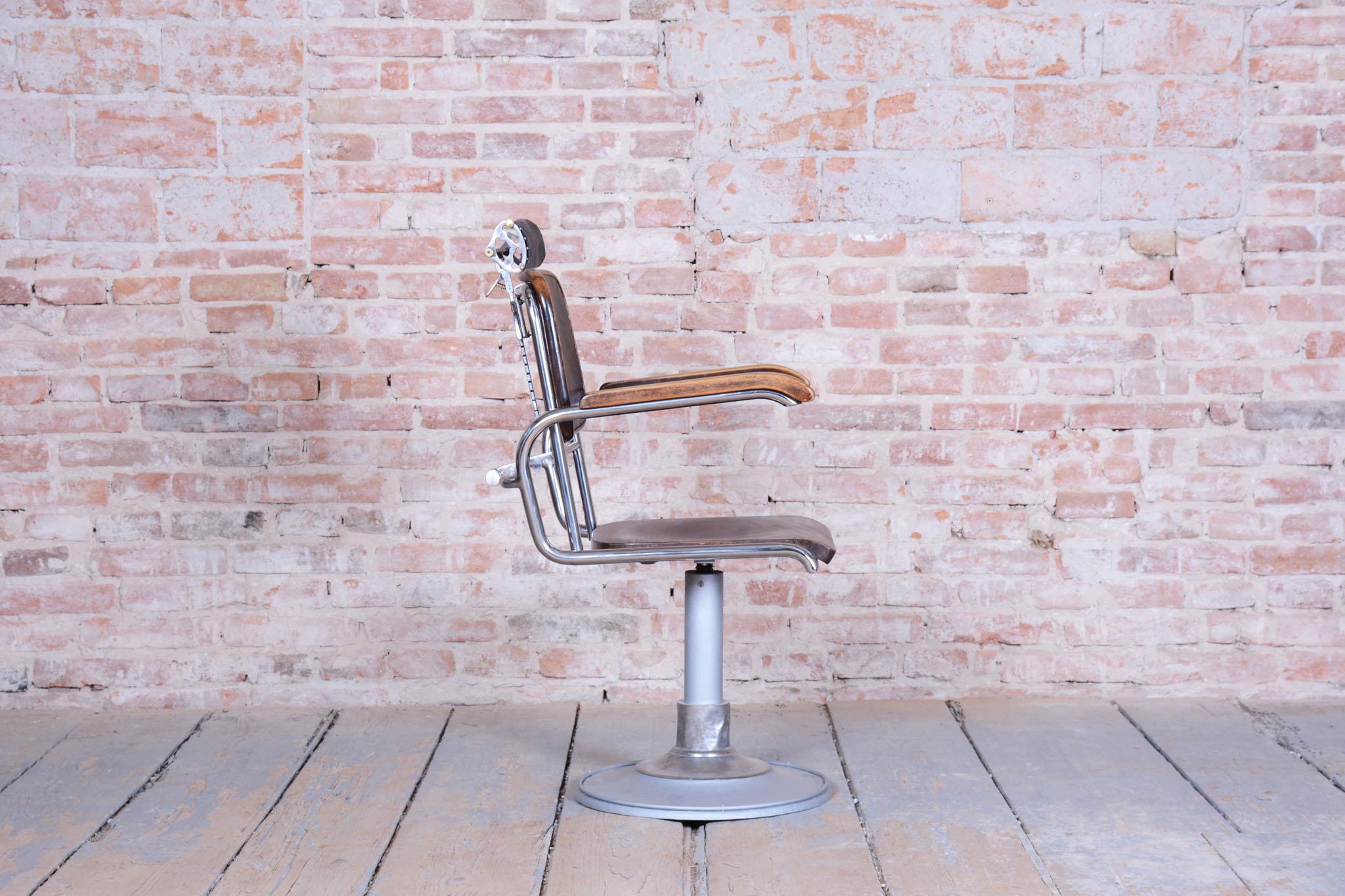 Original Bauhaus Hairdresser Chair, by Mücke - Melder, Beech, Czech, 1930s For Sale 5