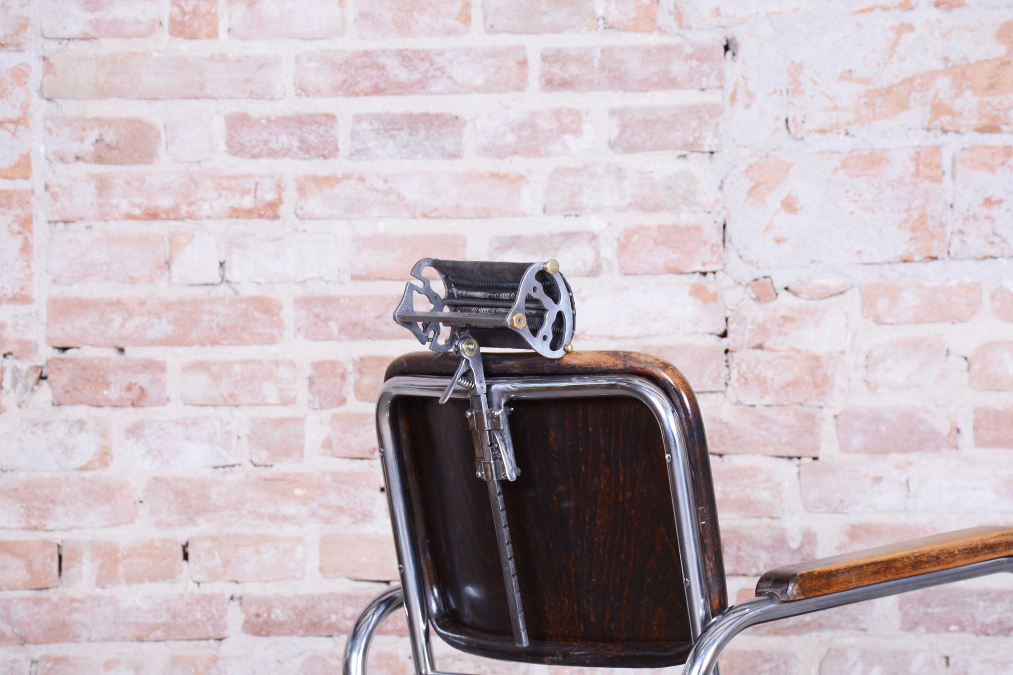 Original Bauhaus Hairdresser Chair, by Mücke - Melder, Beech, Czech, 1930s For Sale 6