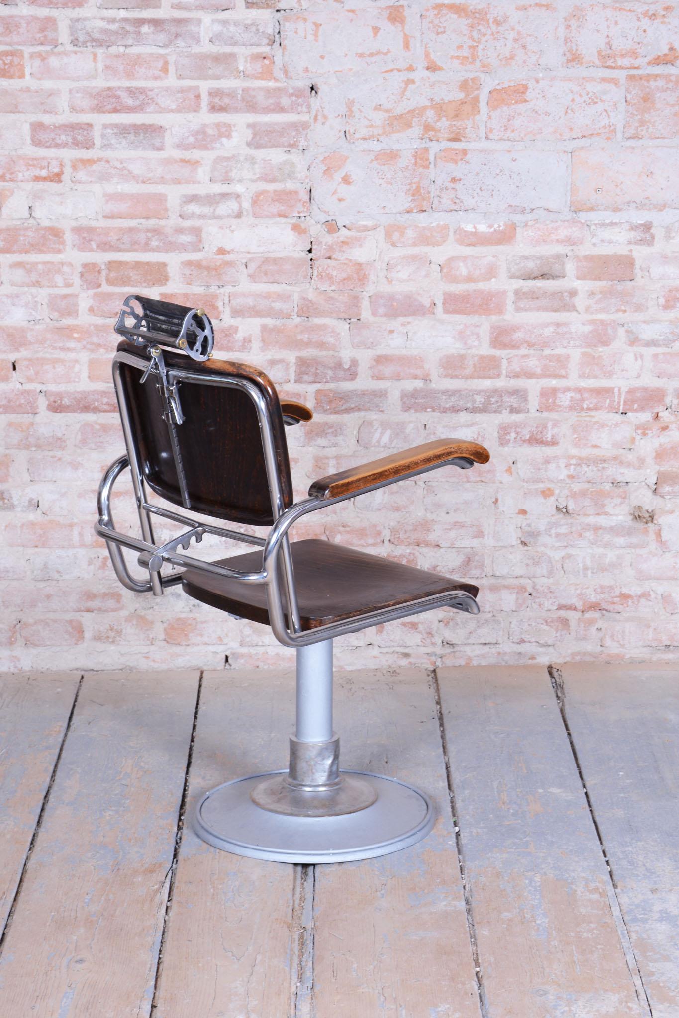 Original Bauhaus Hairdresser Chair, by Mücke - Melder, Beech, Czech, 1930s For Sale 1