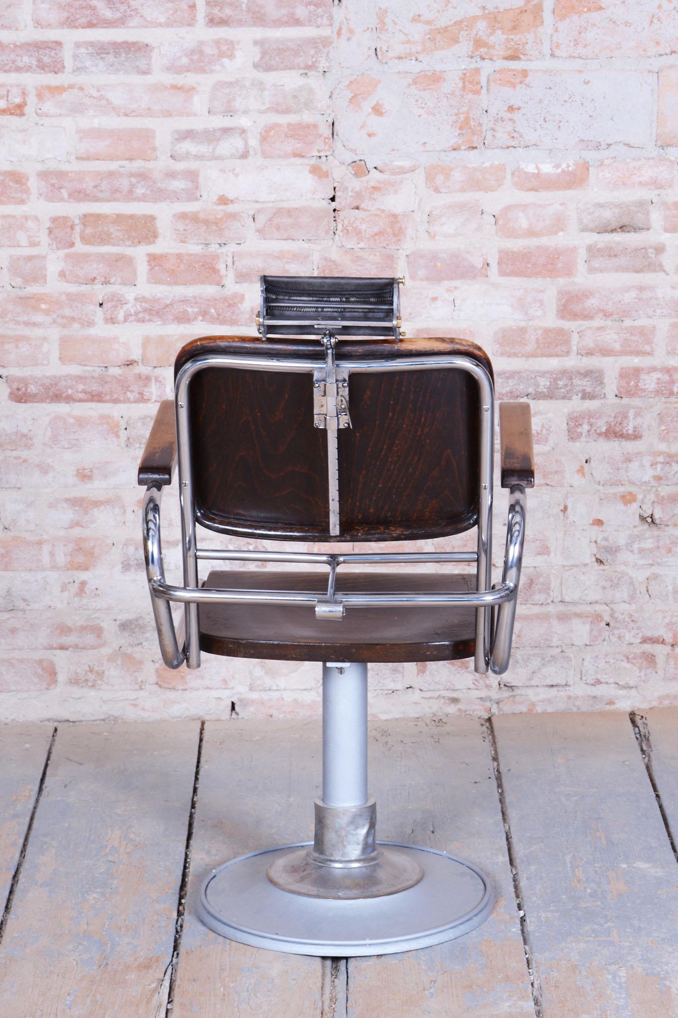 Original Bauhaus Hairdresser Chair, by Mücke - Melder, Beech, Czech, 1930s For Sale 2