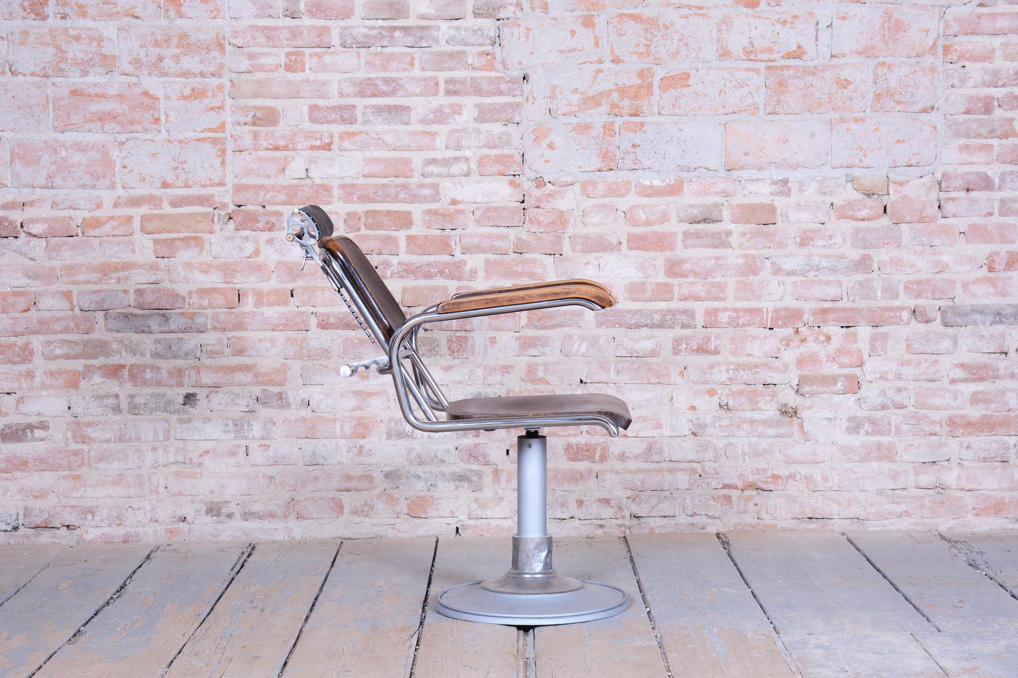 Original Bauhaus Hairdresser Chair, by Mücke - Melder, Beech, Czech, 1930s For Sale 3
