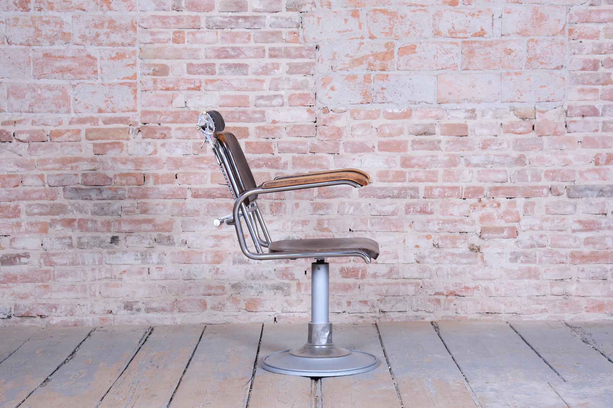 Original Bauhaus Hairdresser Chair, by Mücke - Melder, Beech, Czech, 1930s For Sale 4