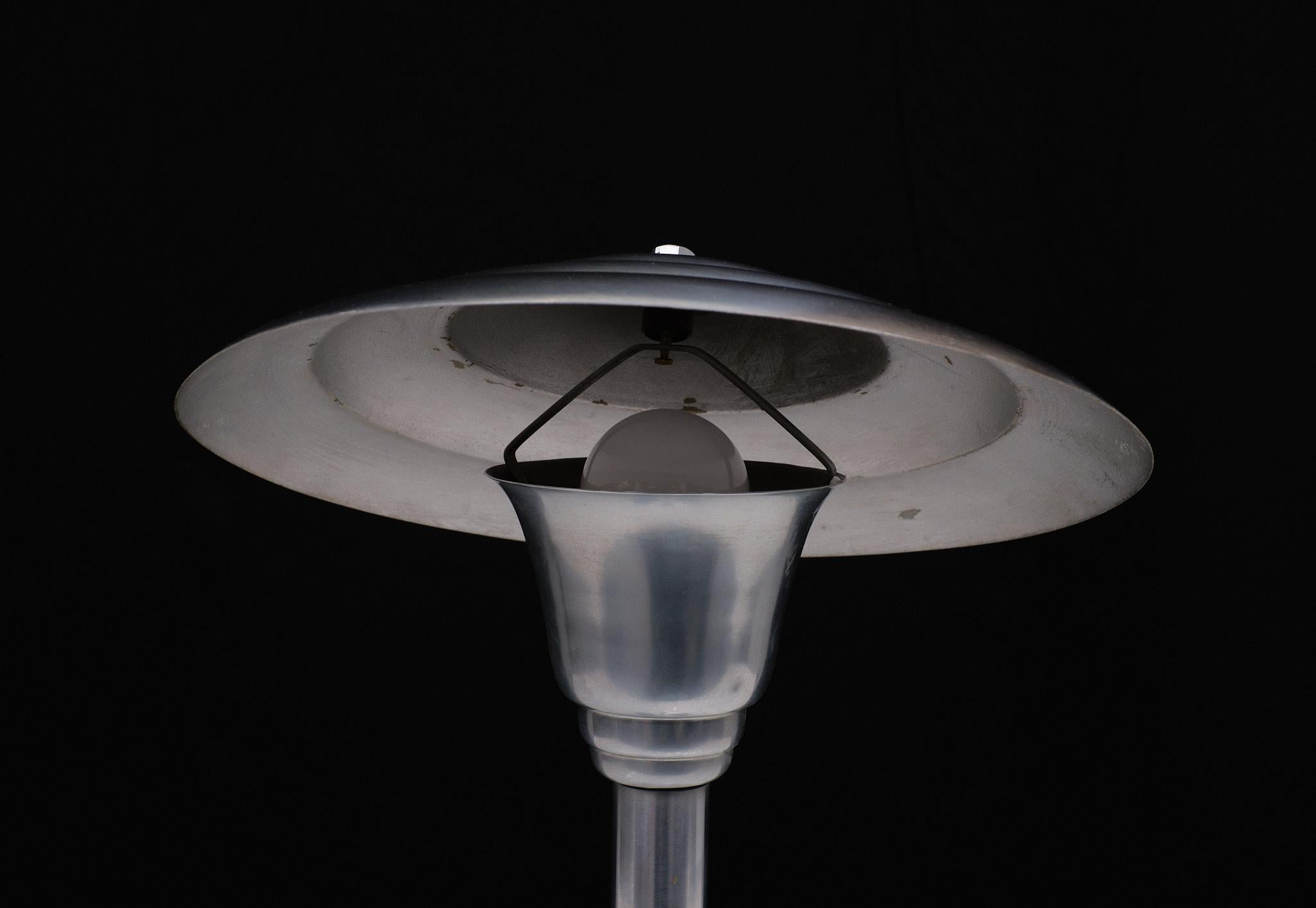 Lampe de table originale Bauhaus en nickel  Allemagne des années 1920  en vente 1