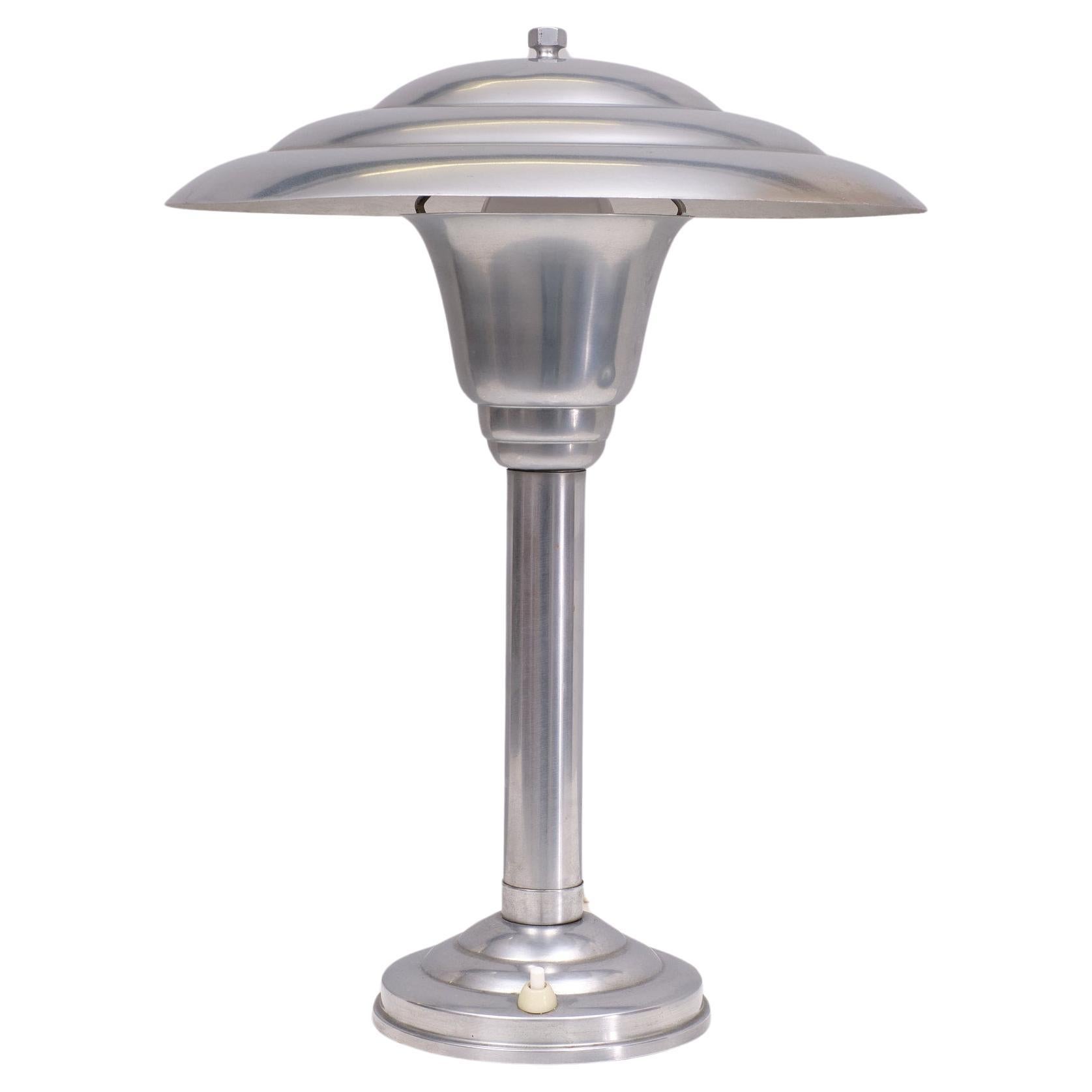 Lampe de table originale Bauhaus en nickel  Allemagne des années 1920  en vente