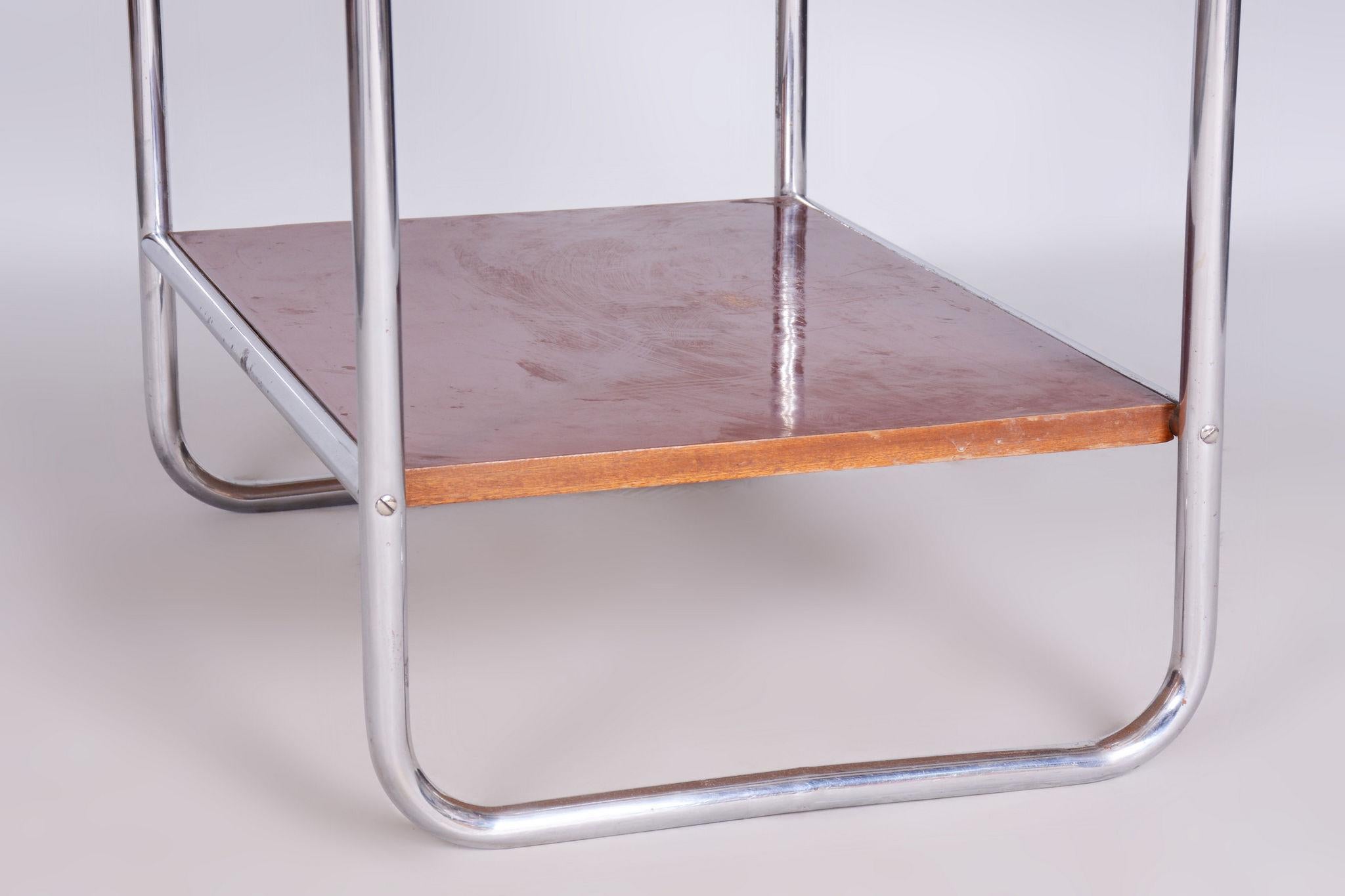 Original Bauhaus Side Table.

Source: Czechia (Czechoslovakia)
Period: 1930-1939
Material: Chrome-Plated Steel

The chrome parts have been professionally cleaned. 

This item features classic Bauhaus design elements. Elements of this style are