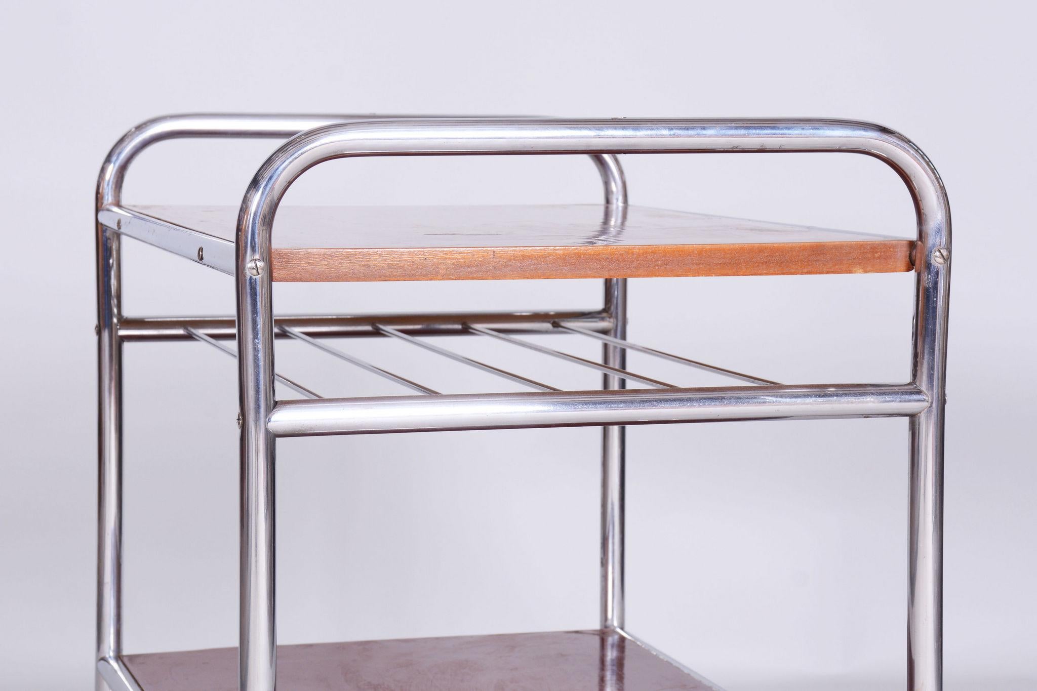 Original Bauhaus Side Table, Chrome-Plated Steel, Czechia, 1930s In Good Condition For Sale In Horomerice, CZ
